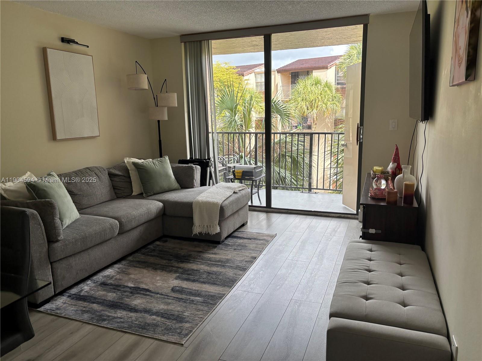 14525 N Kendall Dr # 307J