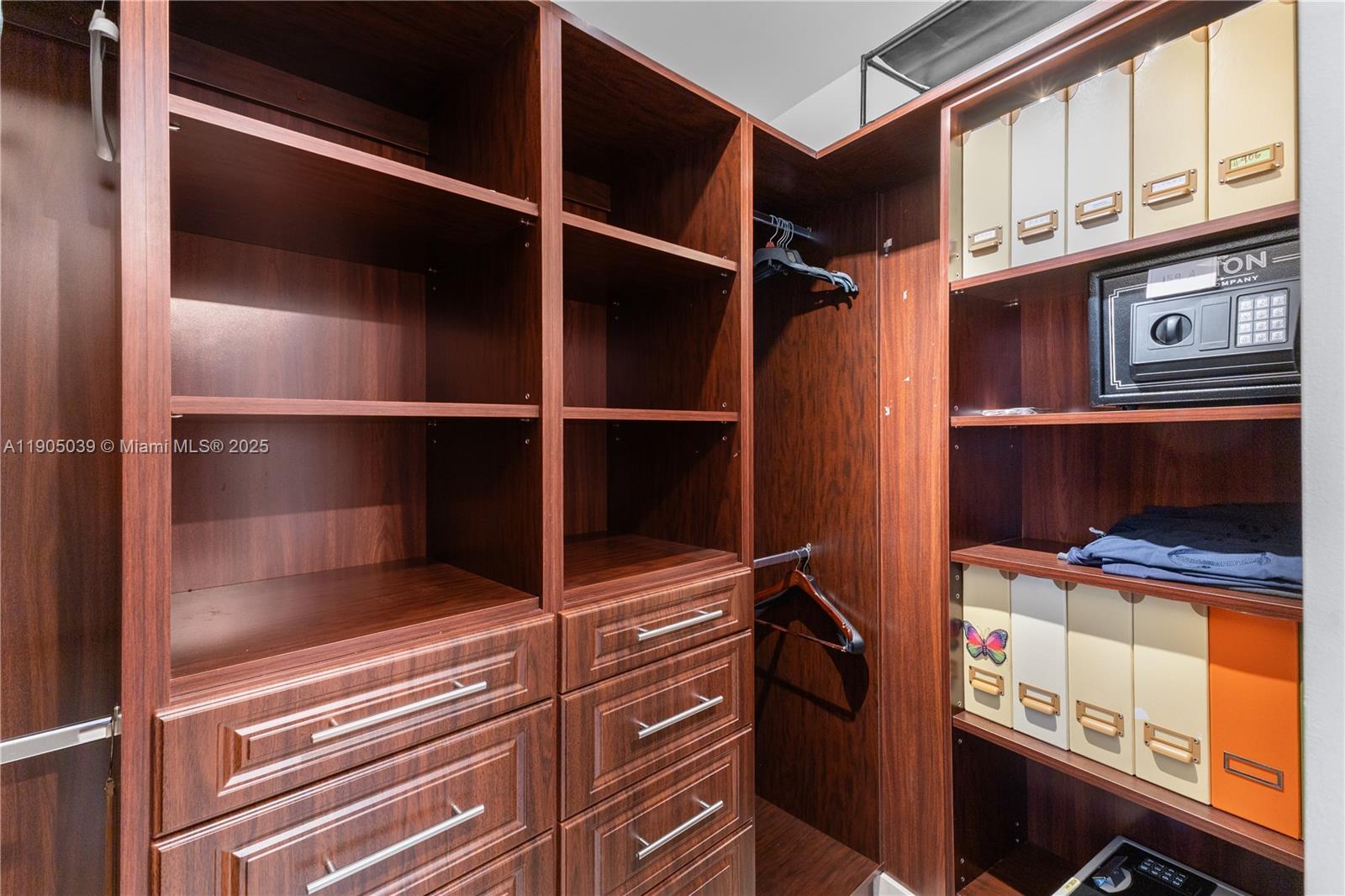 18101 Collins Ave # 906