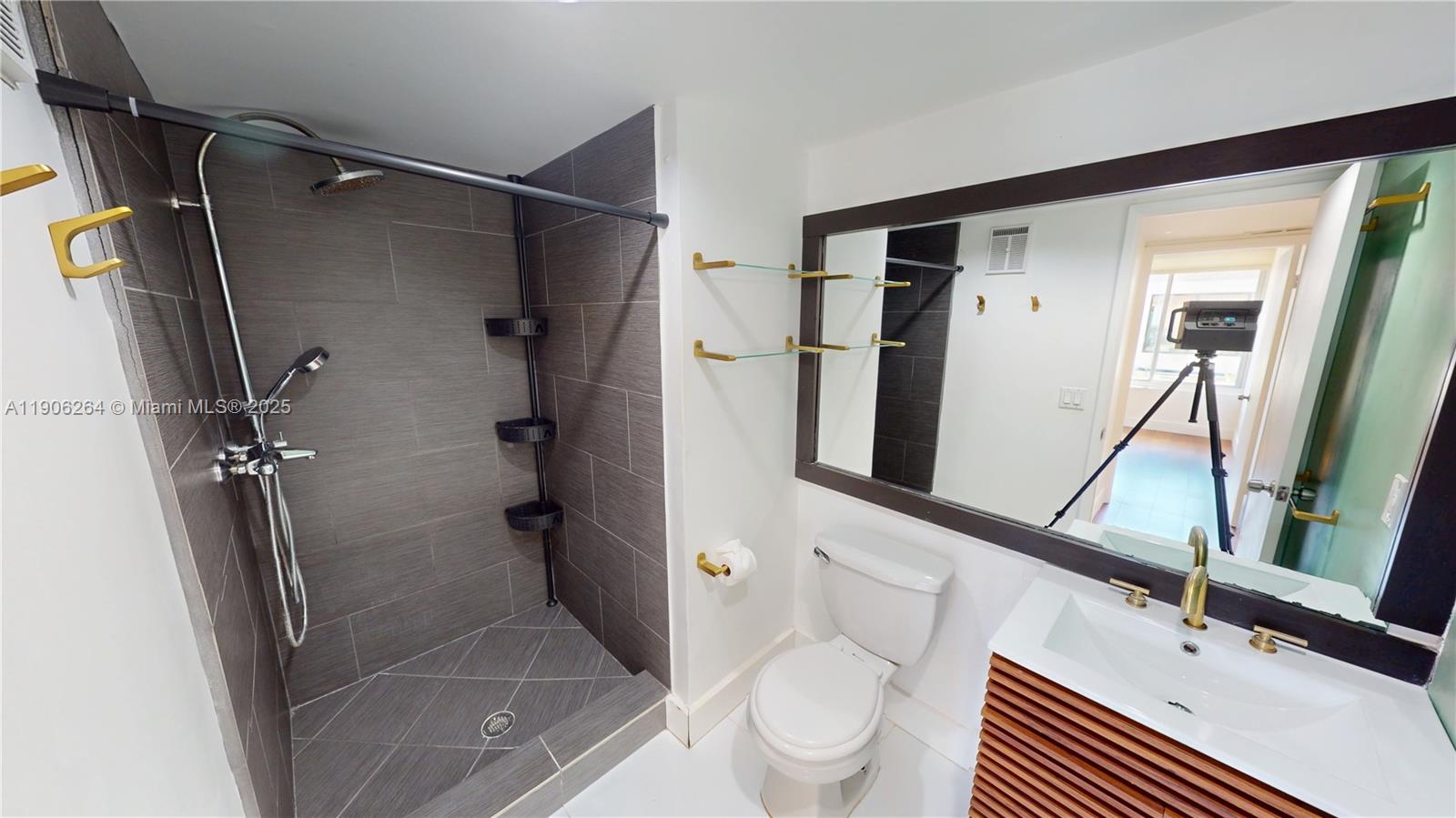 2801 Florida Ave # 410