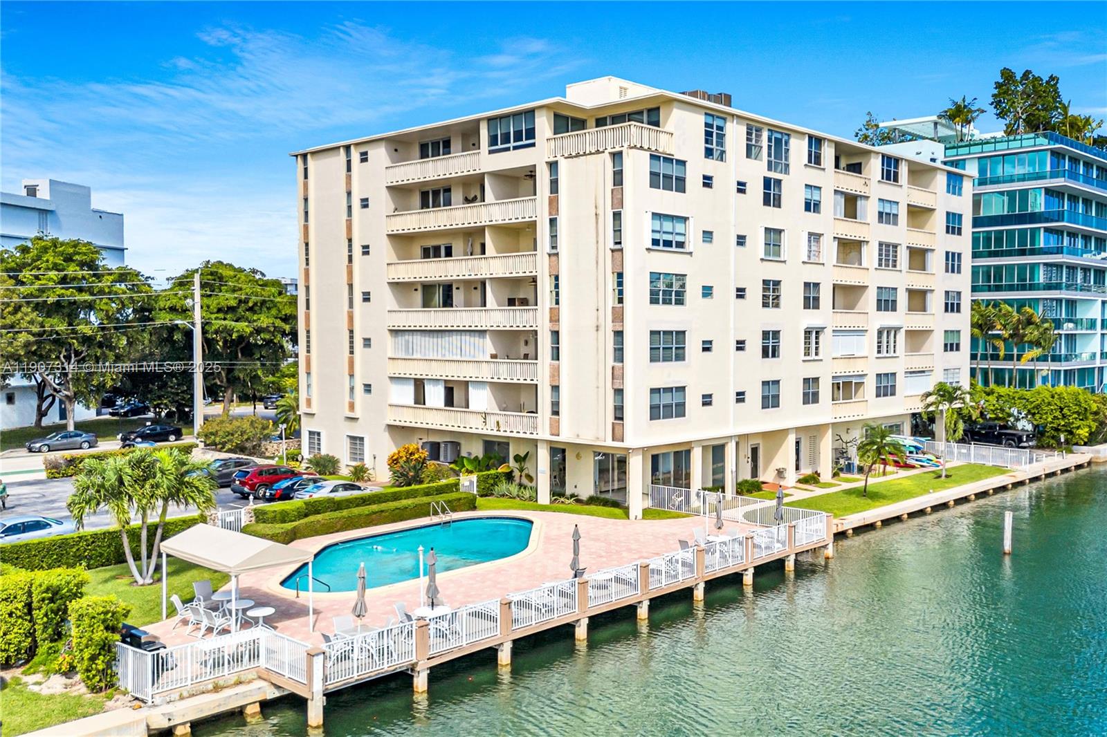 9111 E BAY HARBOR DR Unit: PHB