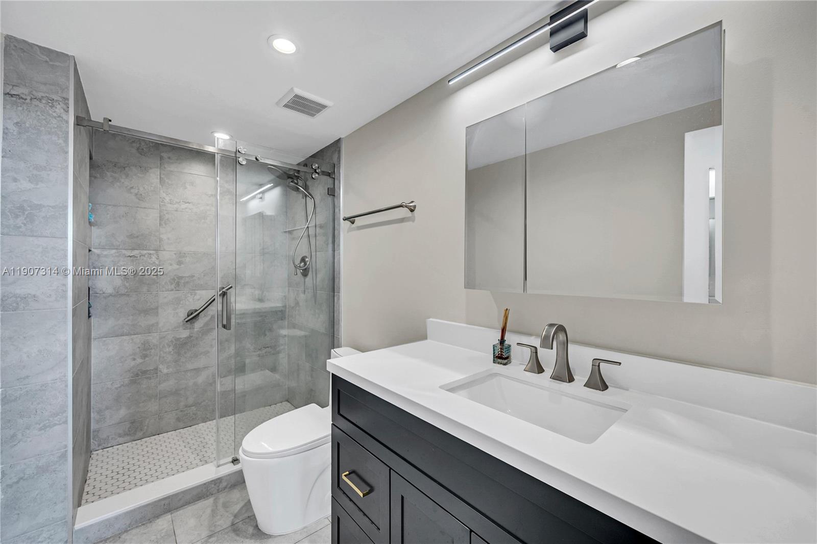 9111 E BAY HARBOR DR Unit: PHB