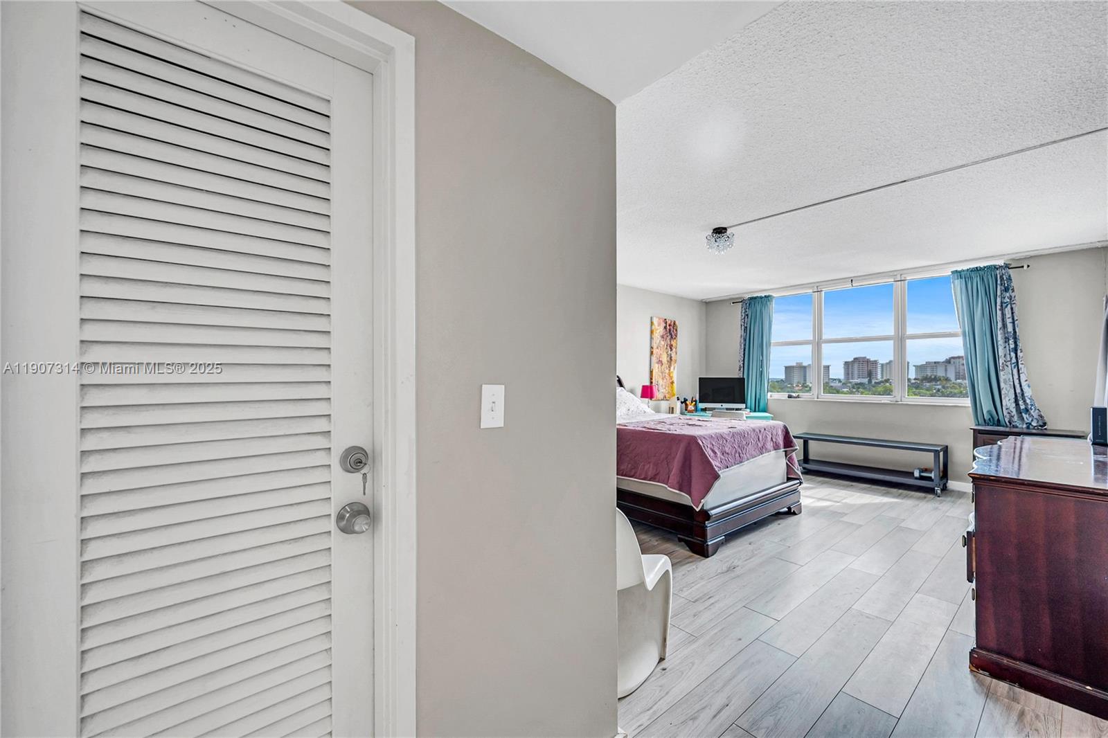 9111 E BAY HARBOR DR Unit: PHB