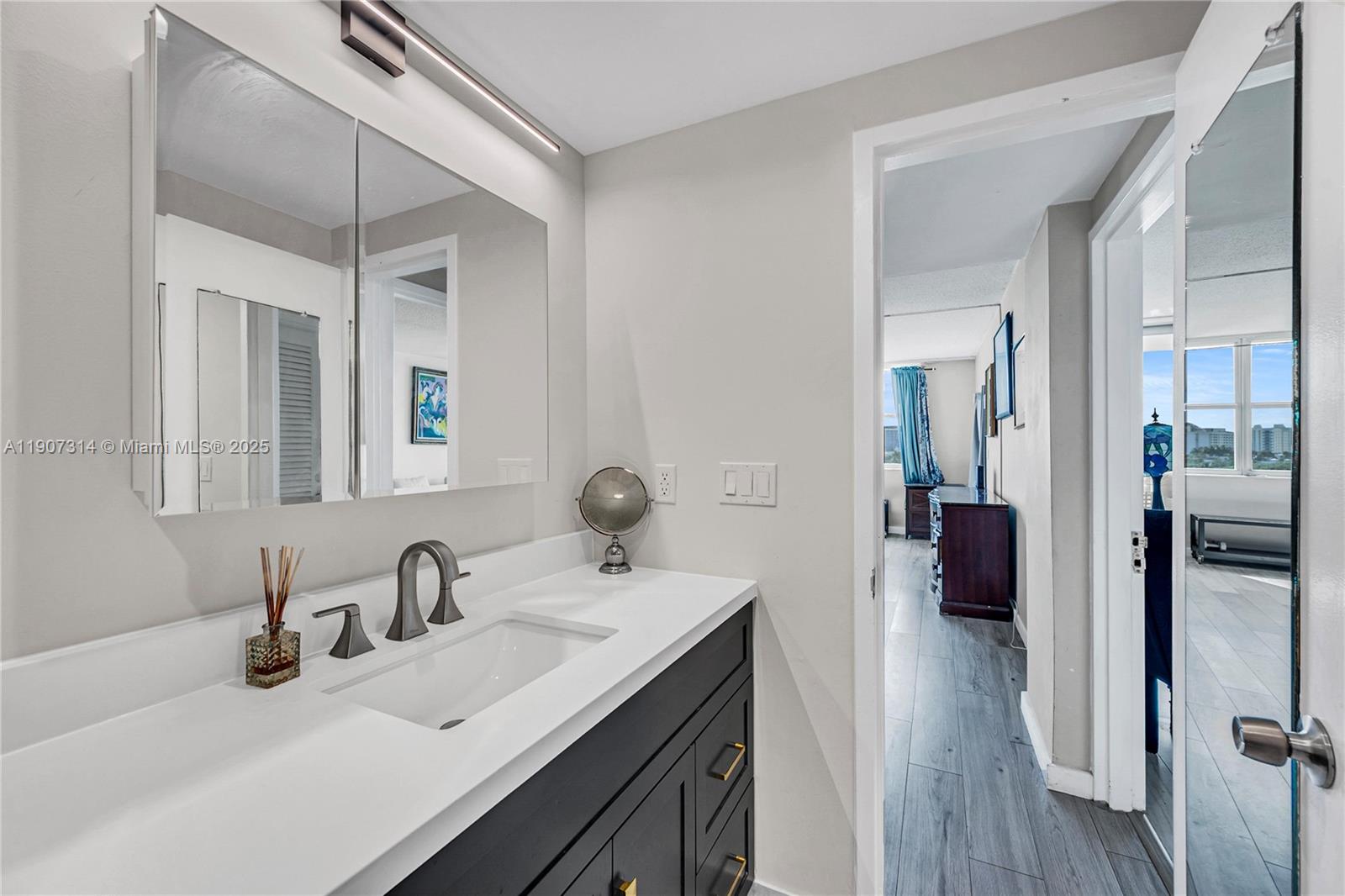 9111 E BAY HARBOR DR Unit: PHB