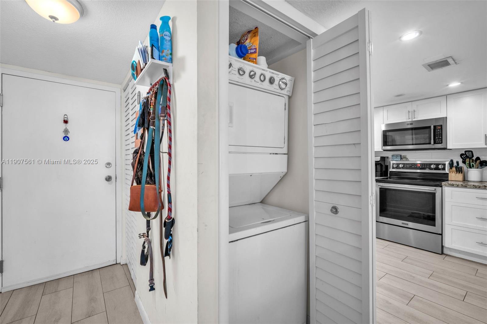 2600 Collins Ave # 206