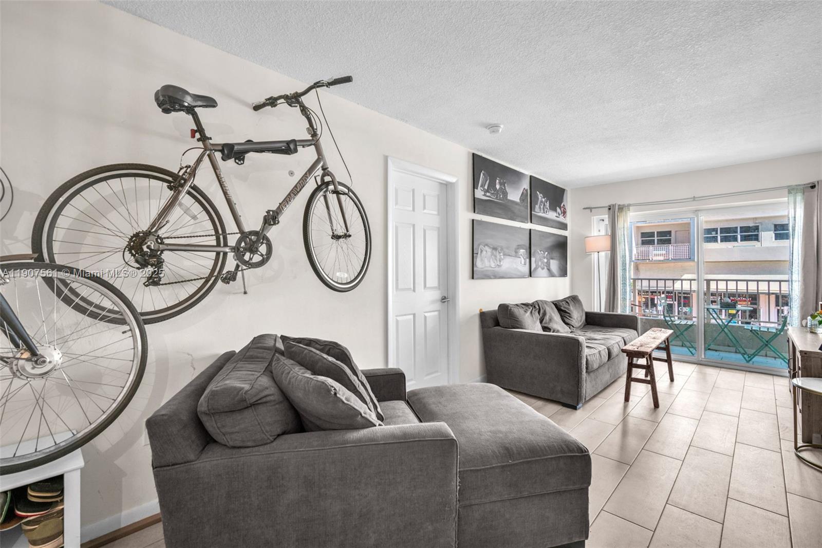 2600 Collins Ave # 206