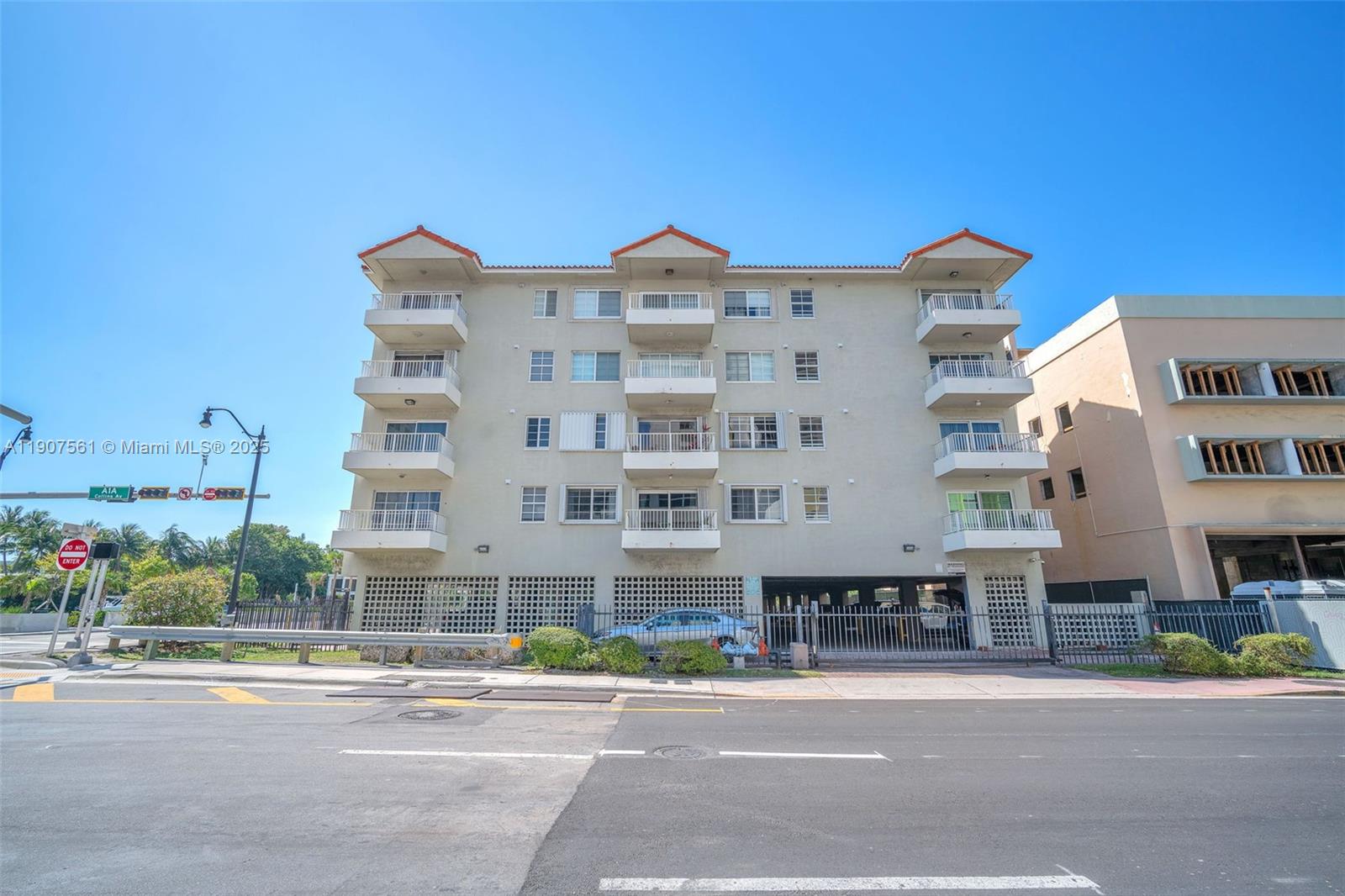 2600 Collins Ave # 206