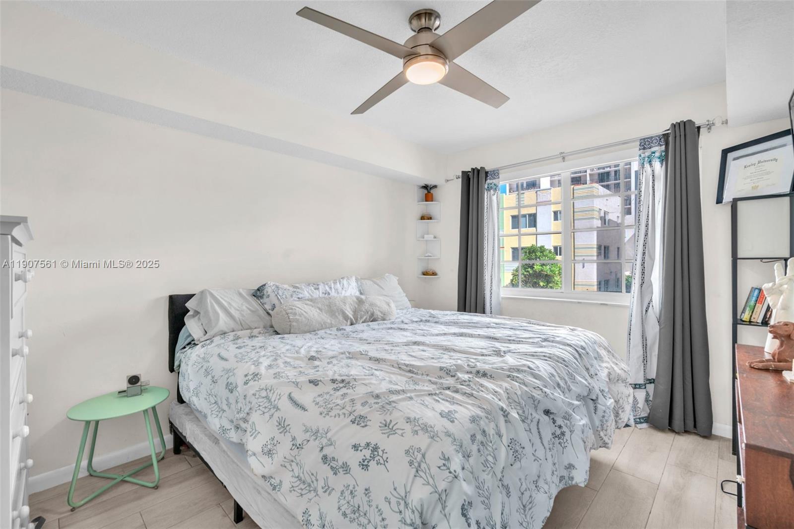 2600 Collins Ave # 206