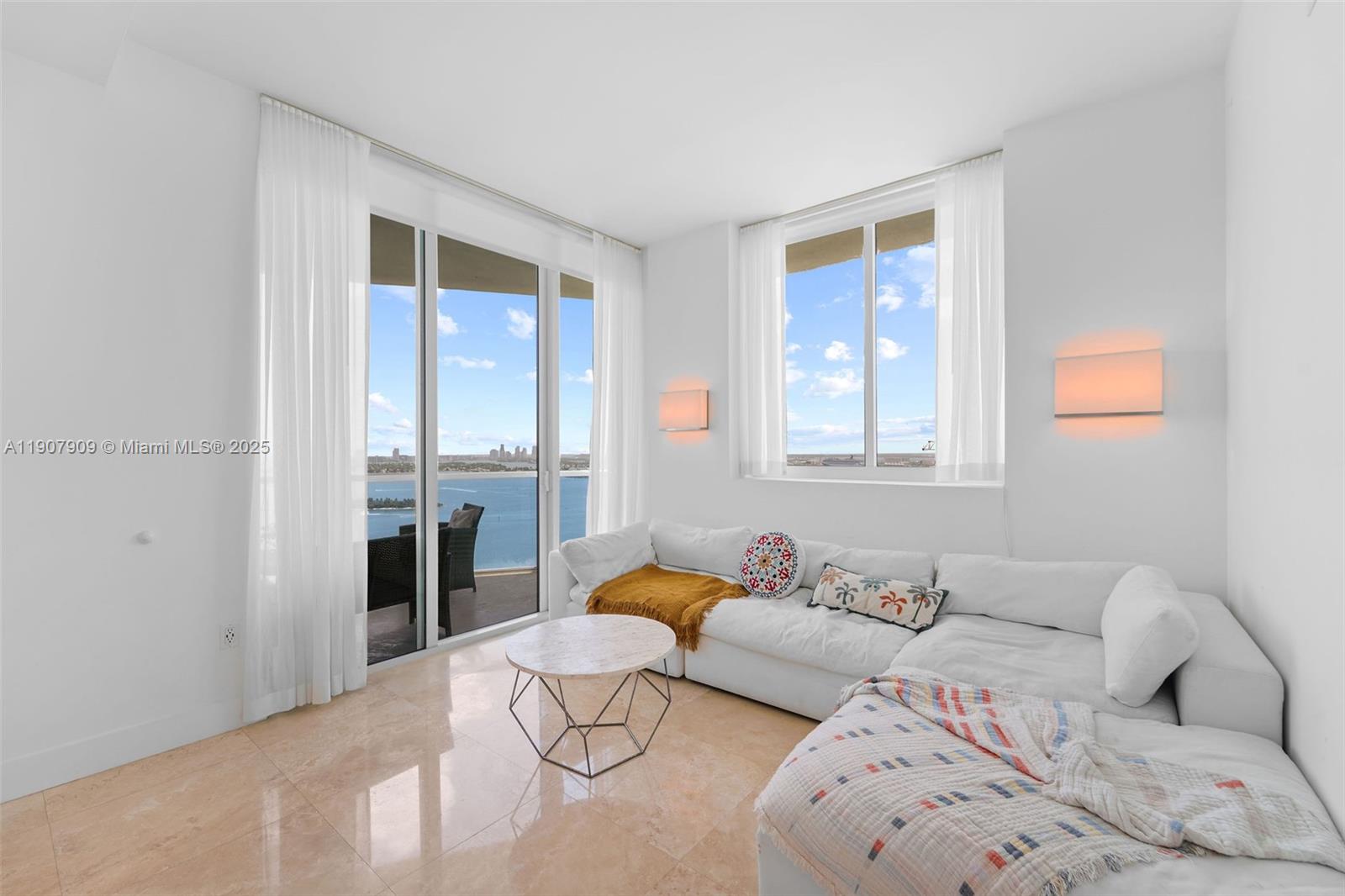 665 NE 25th St # 01 Unit: PHI-01