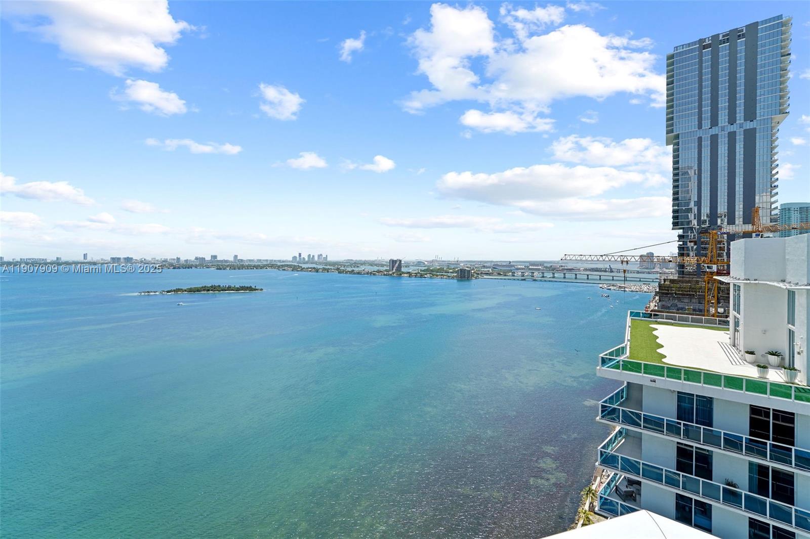 665 NE 25th St # 01 Unit: PHI-01