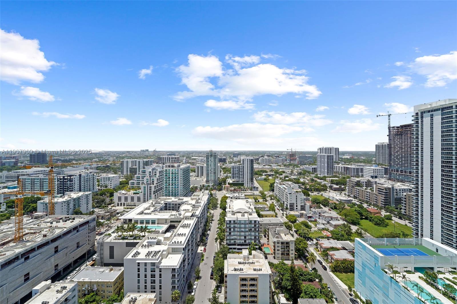 665 NE 25th St # 01 Unit: PHI-01