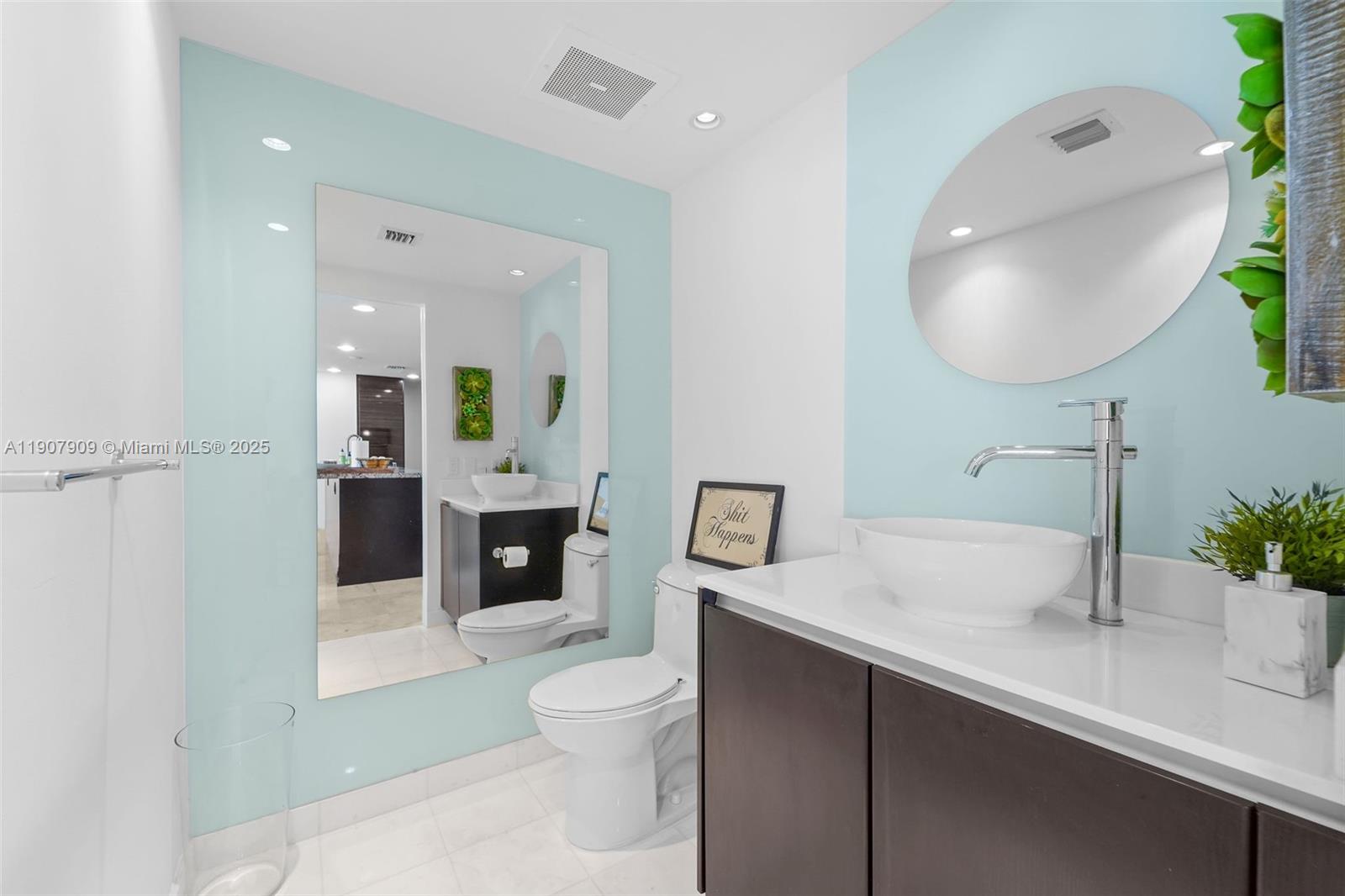 665 NE 25th St # 01 Unit: PHI-01