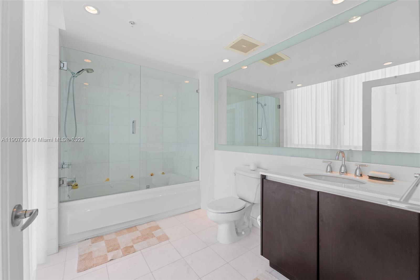 665 NE 25th St # 01 Unit: PHI-01