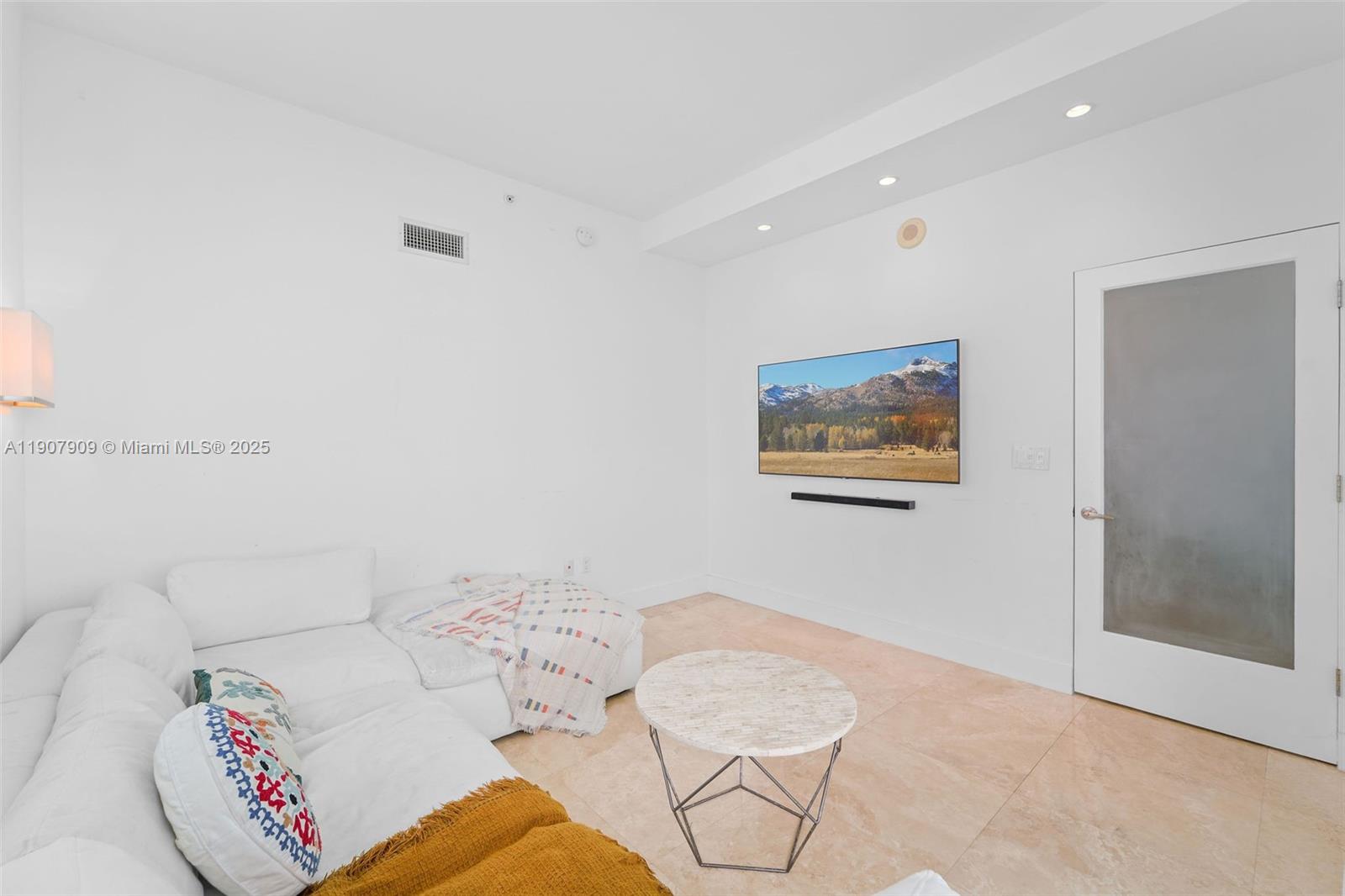 665 NE 25th St # 01 Unit: PHI-01