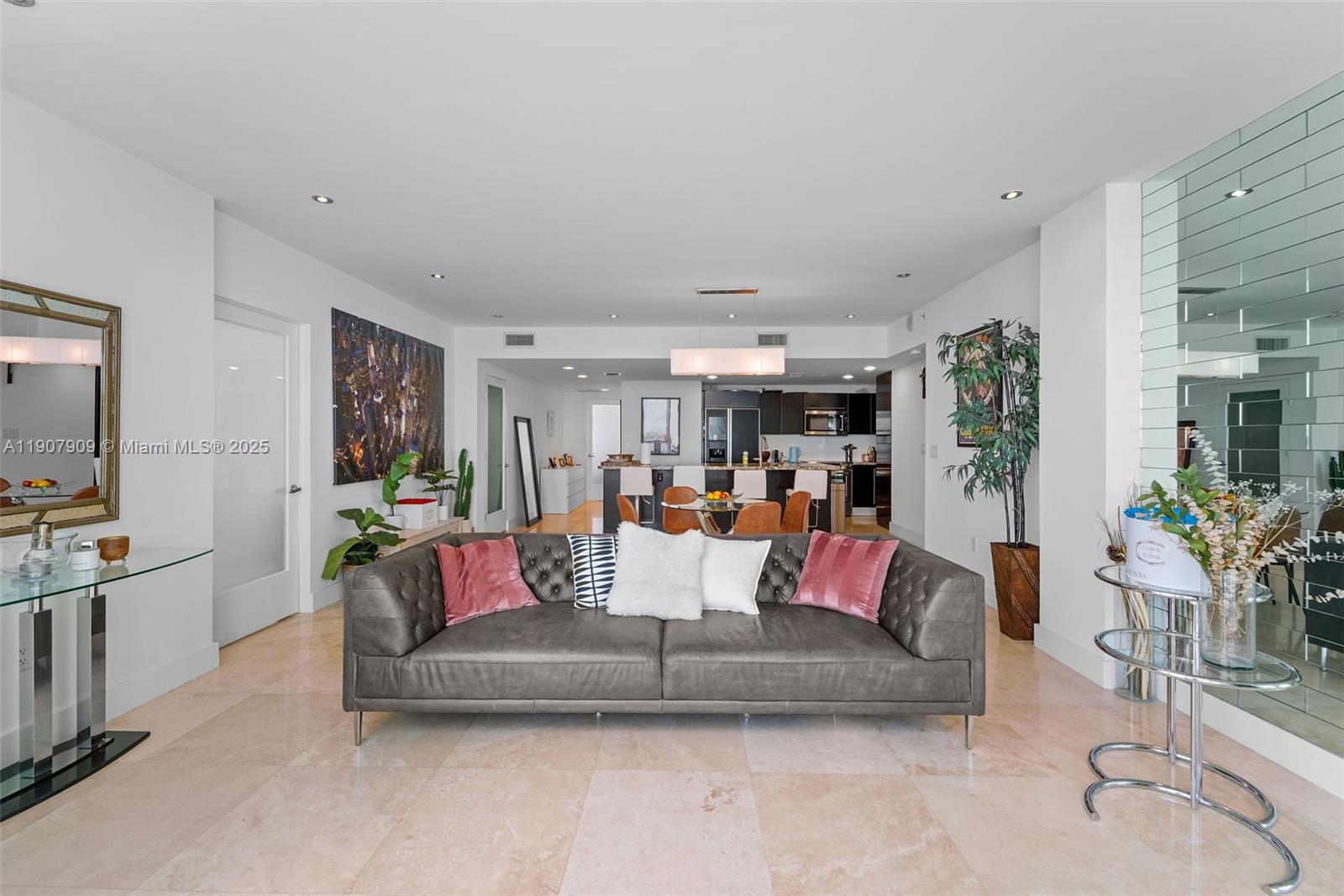 665 NE 25th St # 01 Unit: PHI-01