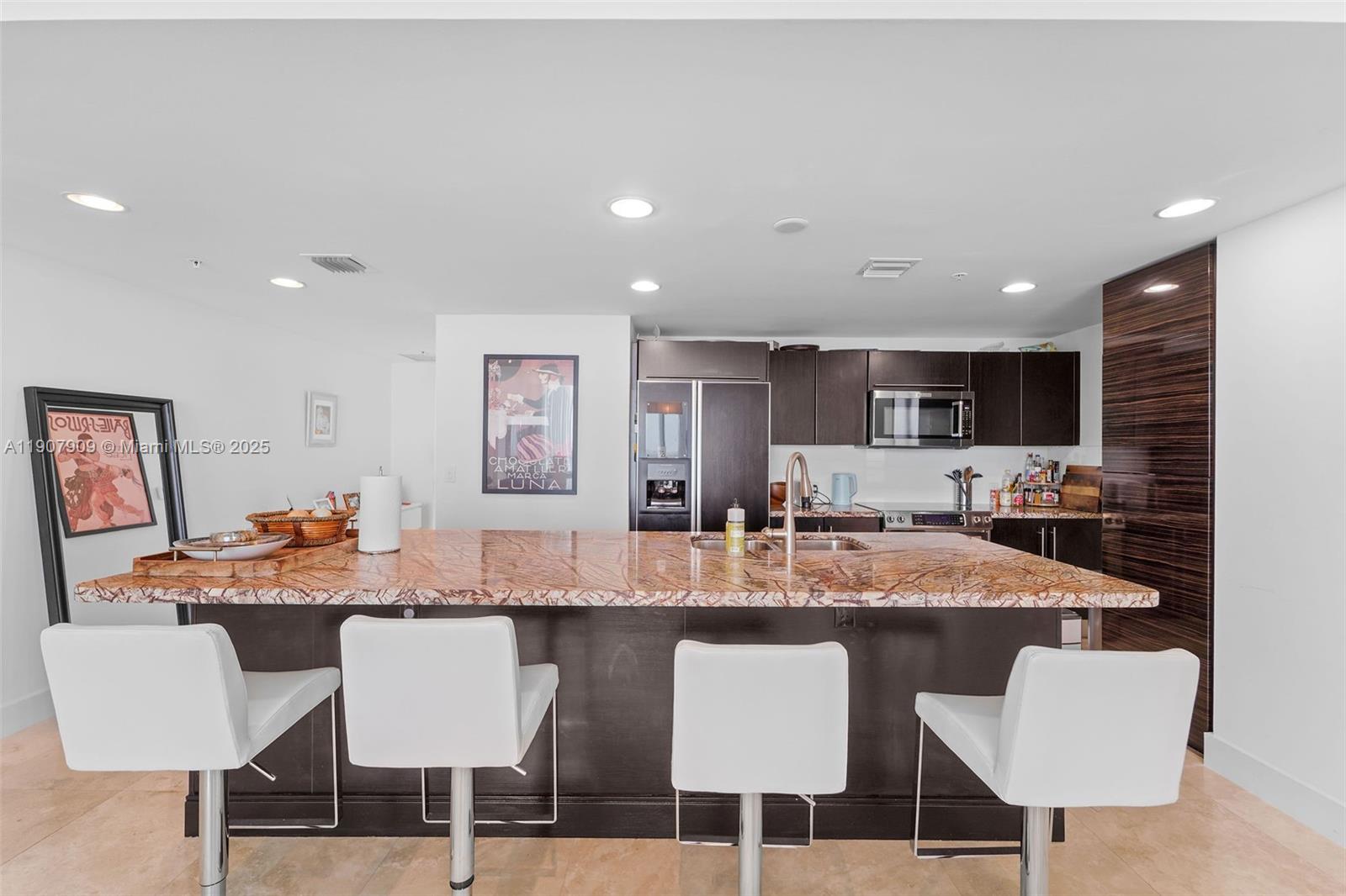 665 NE 25th St # 01 Unit: PHI-01