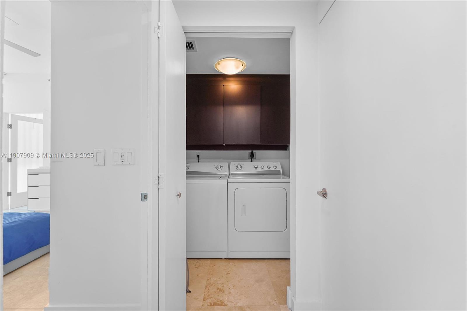 665 NE 25th St # 01 Unit: PHI-01