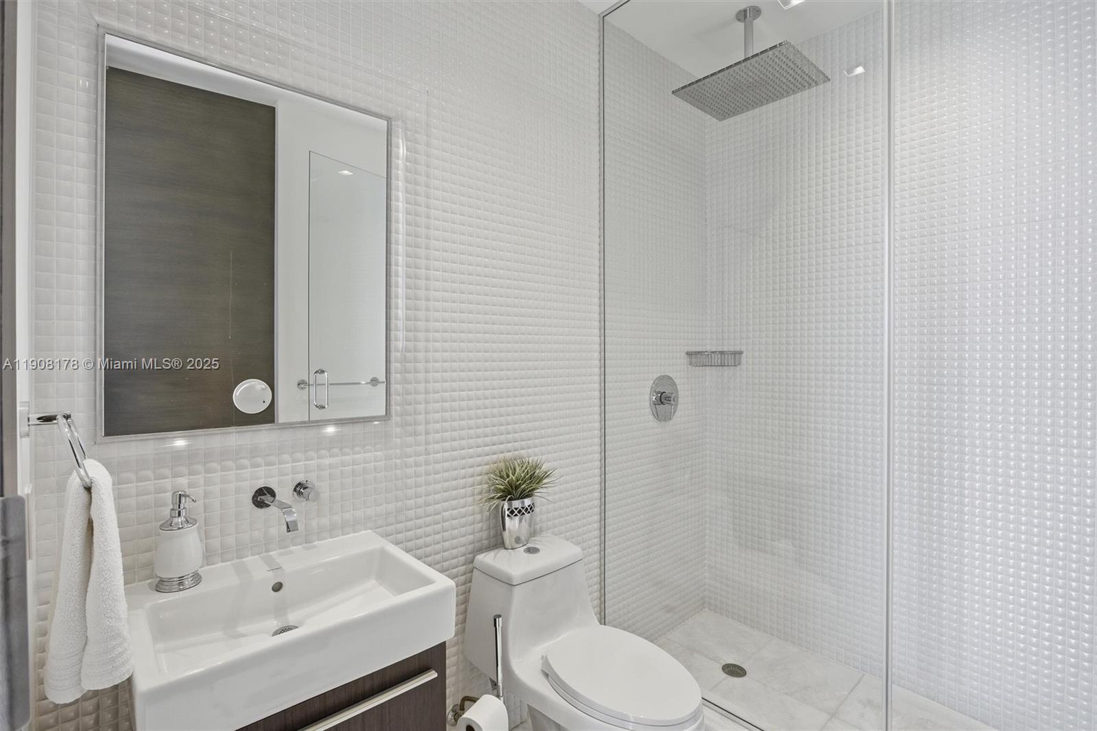 16001 Collins Ave # 3504