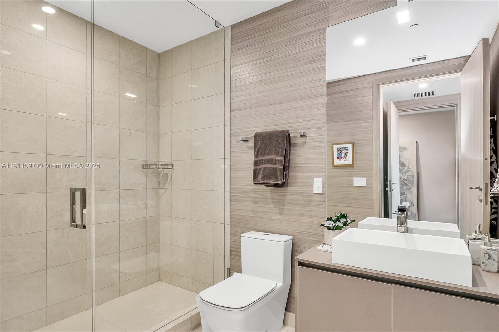 1000 Brickell Plz Unit: PH5807