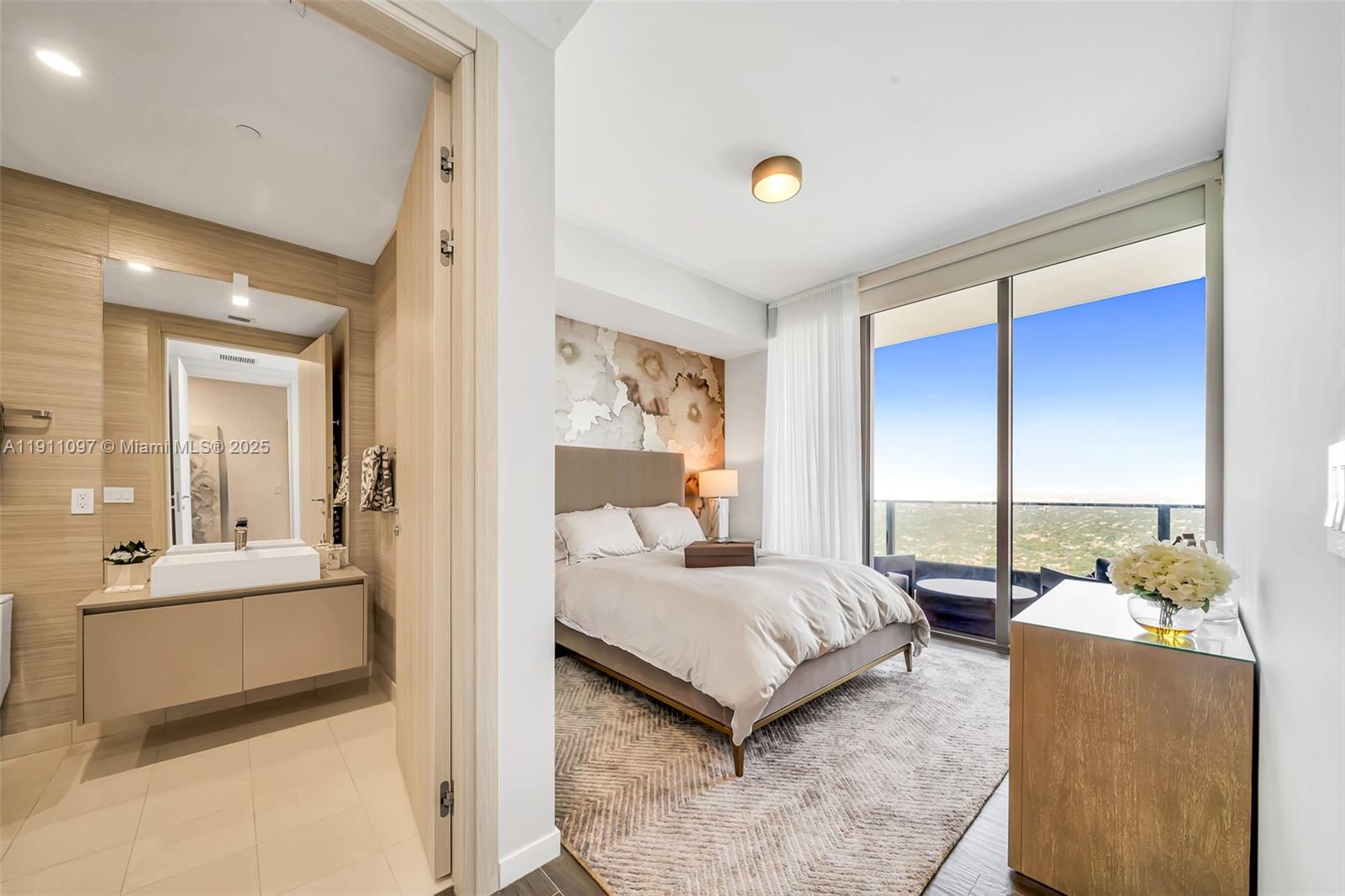 1000 Brickell Plz Unit: PH5807