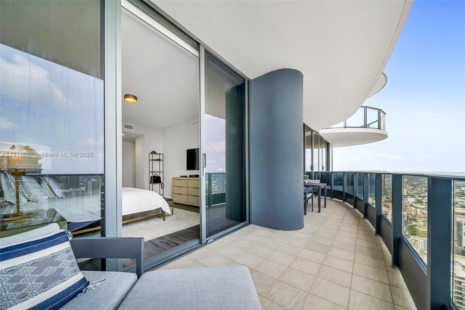 1000 Brickell Plz Unit: PH5807