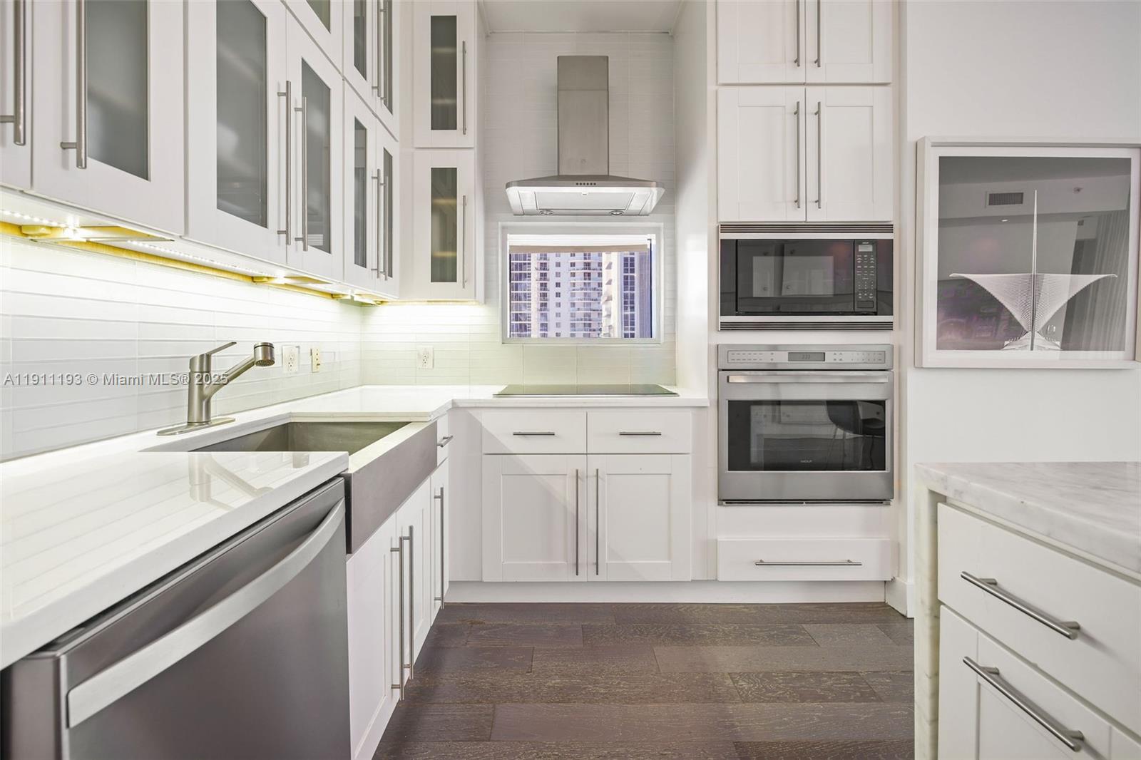 2020 N Bayshore Dr # 2001