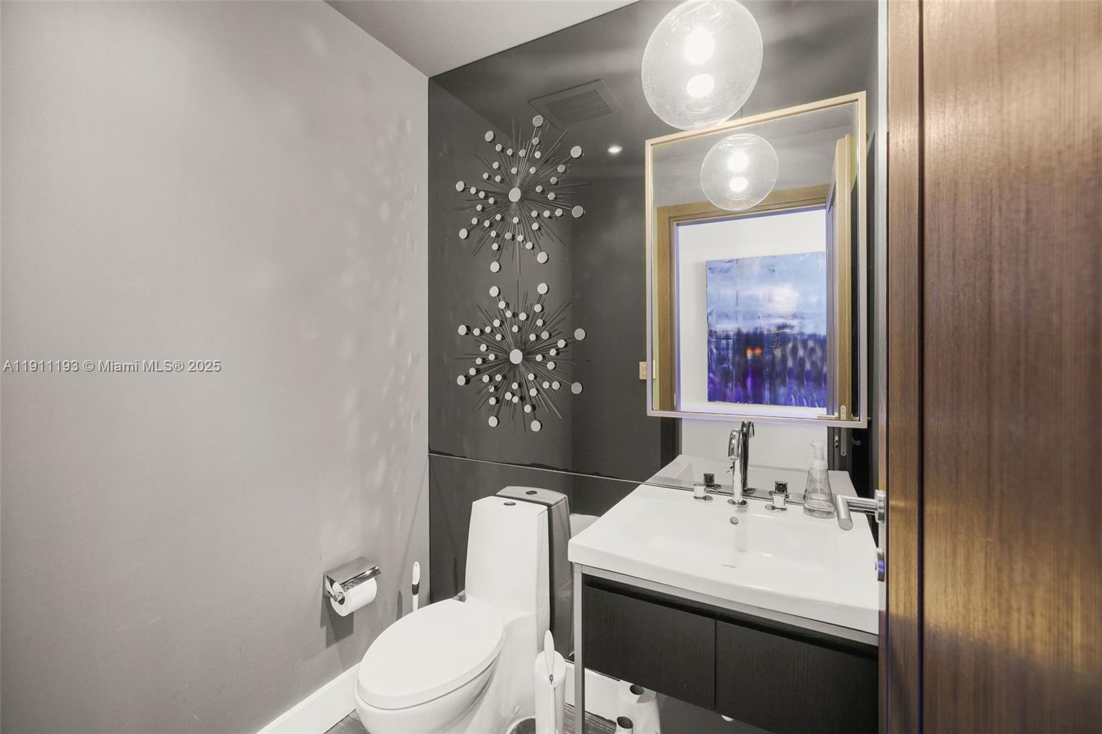 2020 N Bayshore Dr # 2001