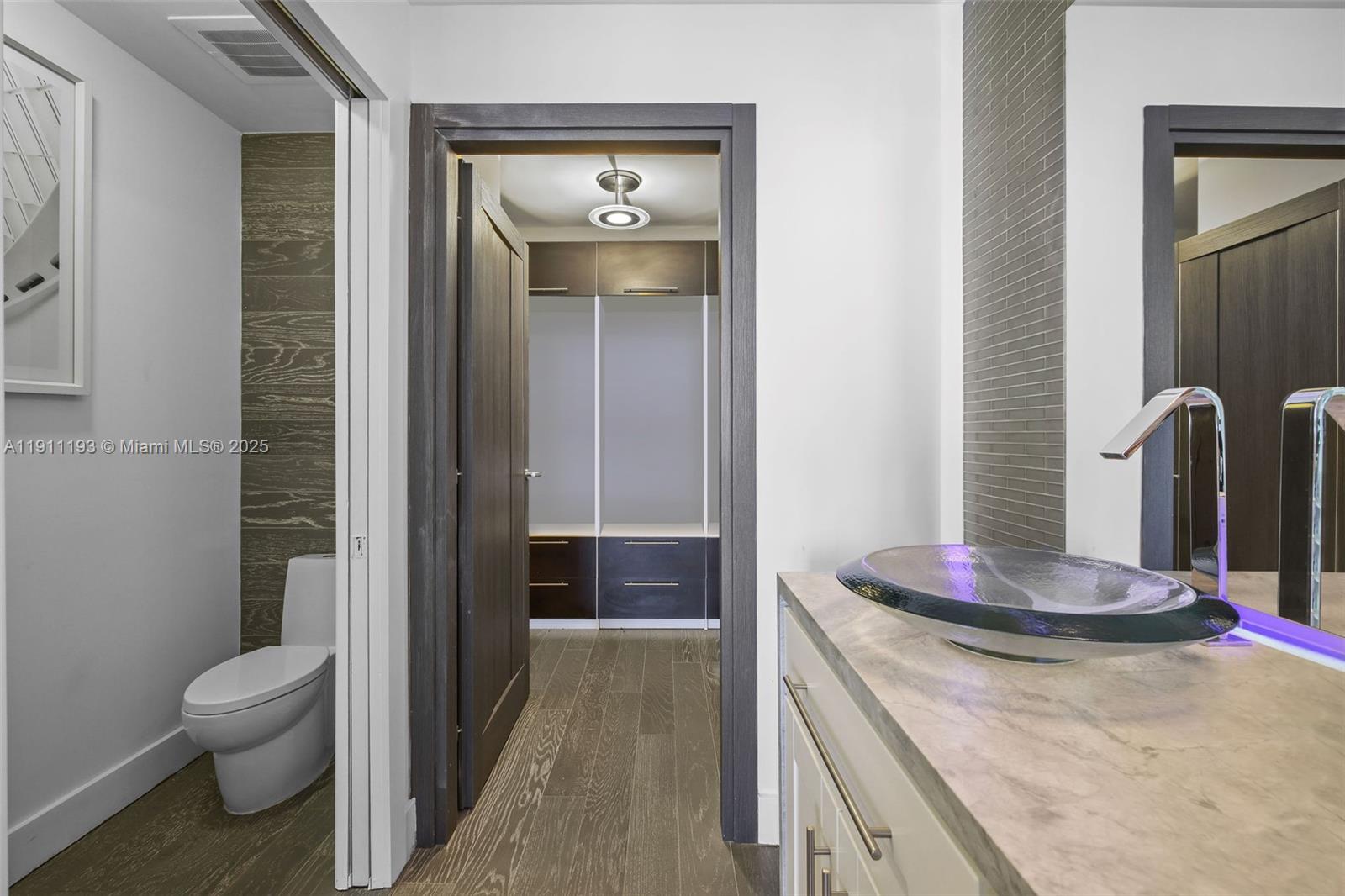 2020 N Bayshore Dr # 2001