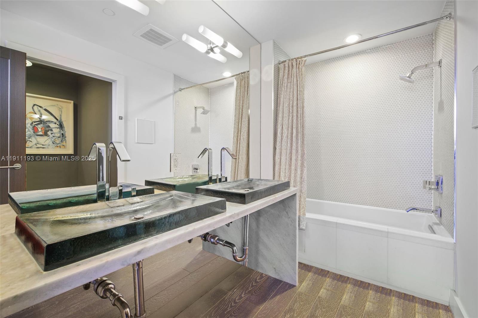 2020 N Bayshore Dr # 2001