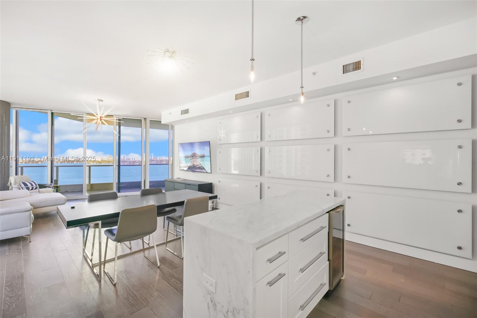 2020 N Bayshore Dr # 2001