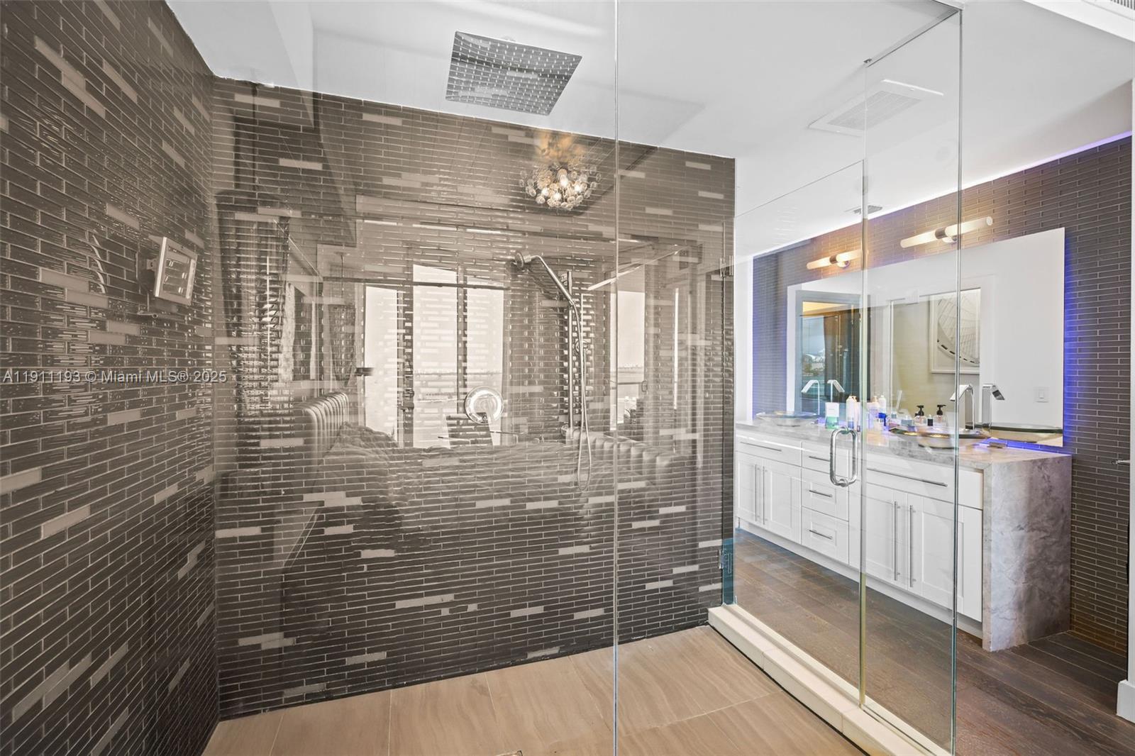 2020 N Bayshore Dr # 2001