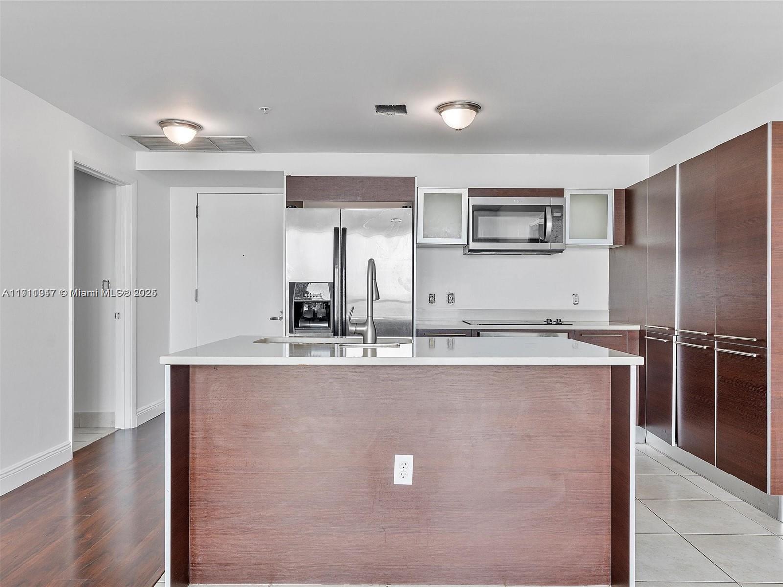 1900 N Bayshore Dr # 1614