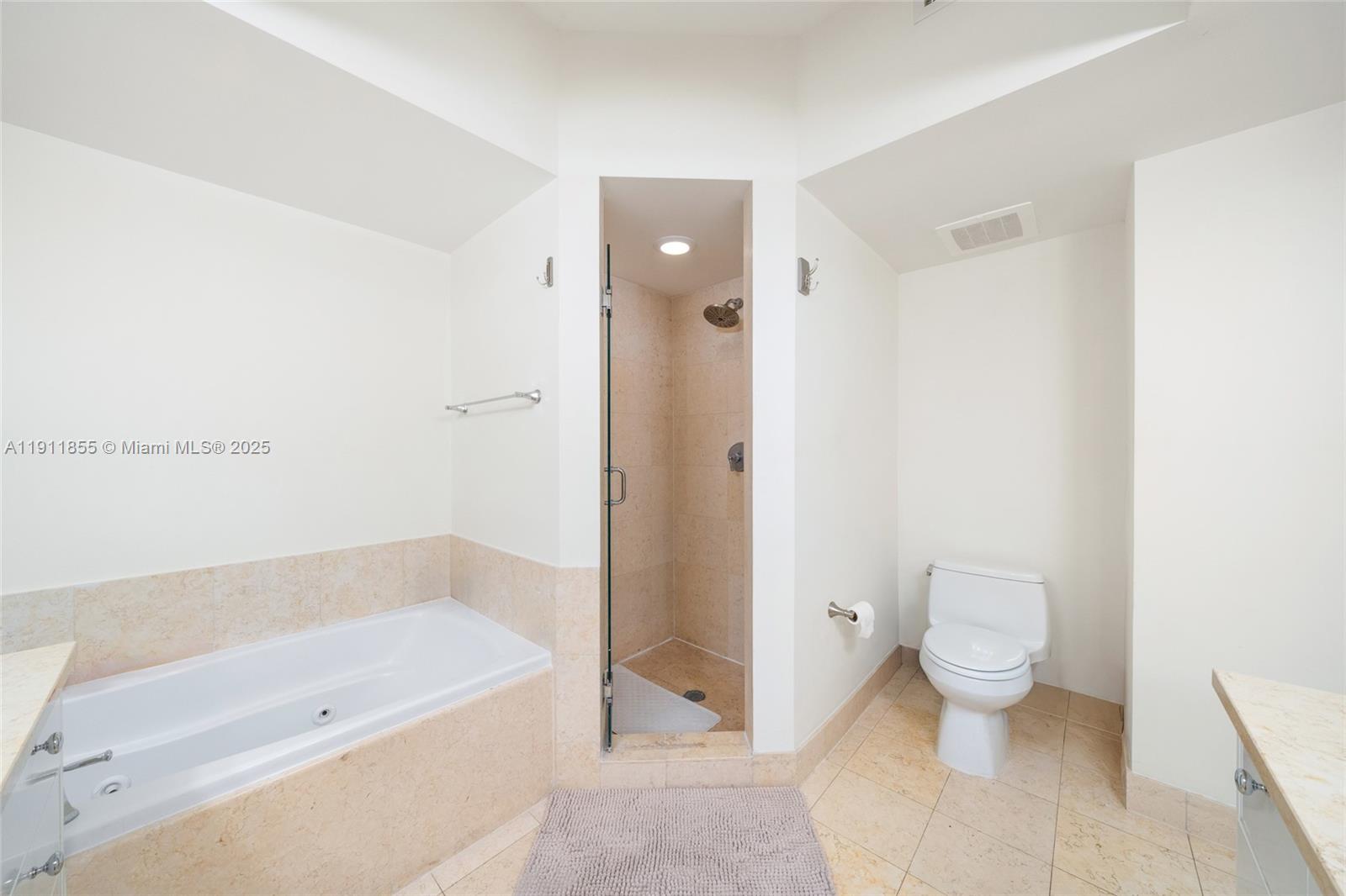 19900 E Country Club Dr # 816