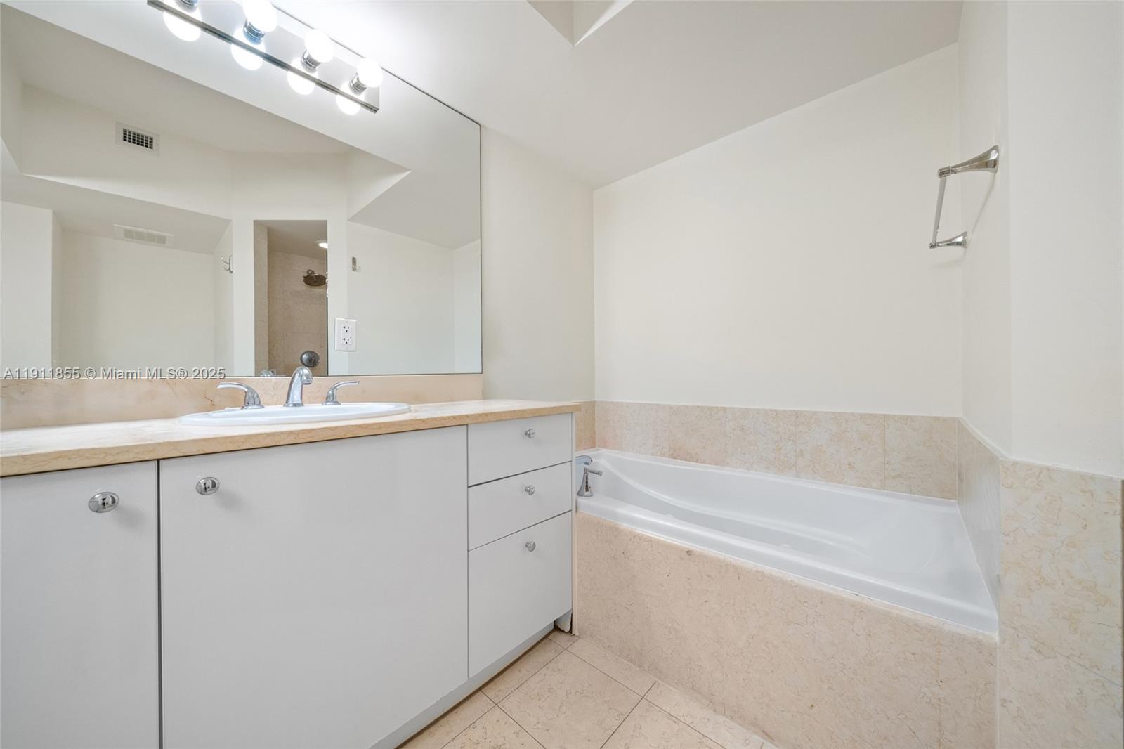 19900 E Country Club Dr # 816