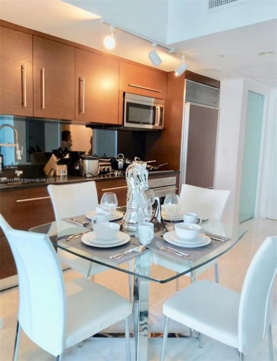 475 Brickell Ave # 510