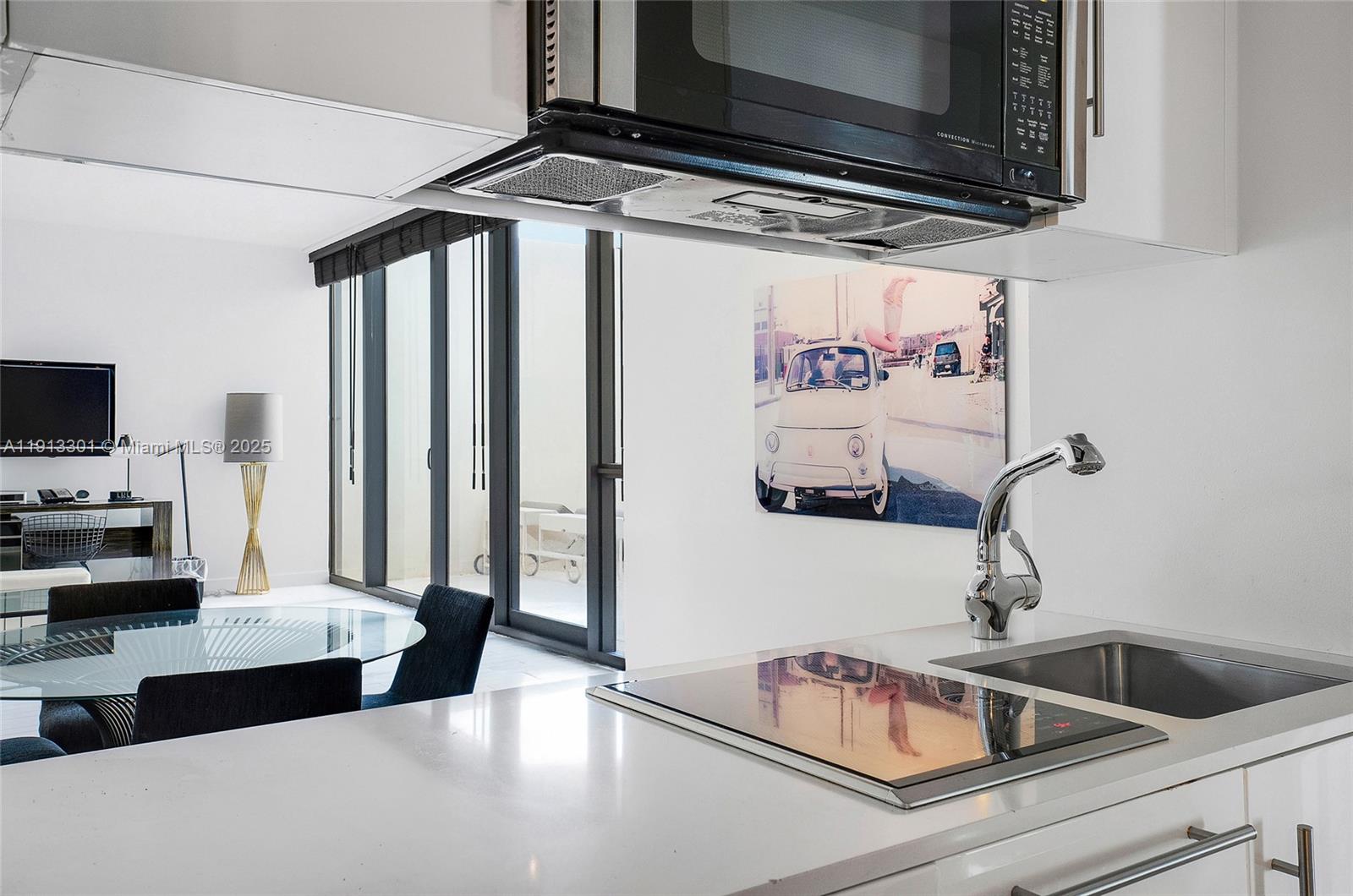 2201 Collins Ave # 431