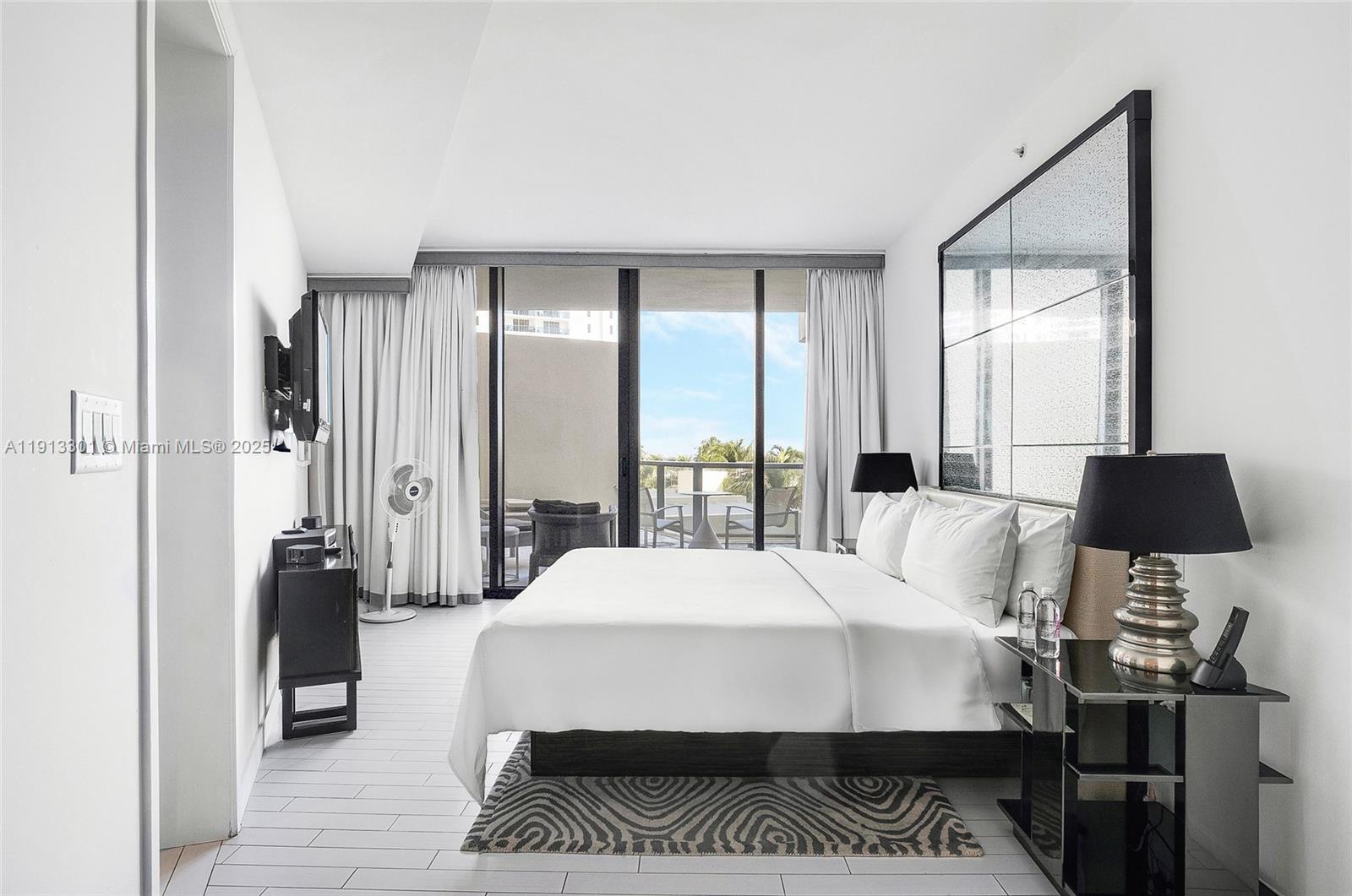 2201 Collins Ave # 431