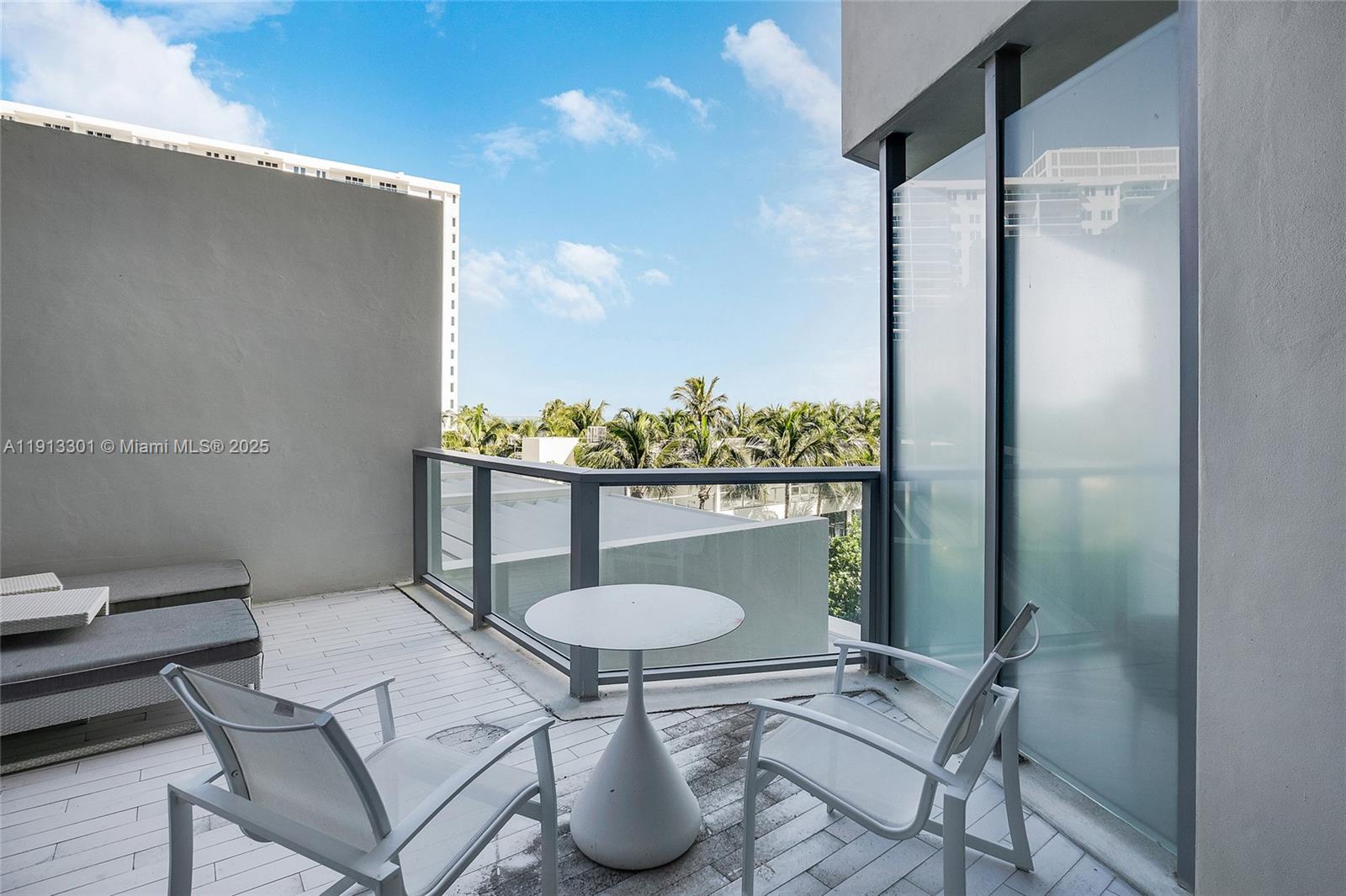 2201 Collins Ave # 431