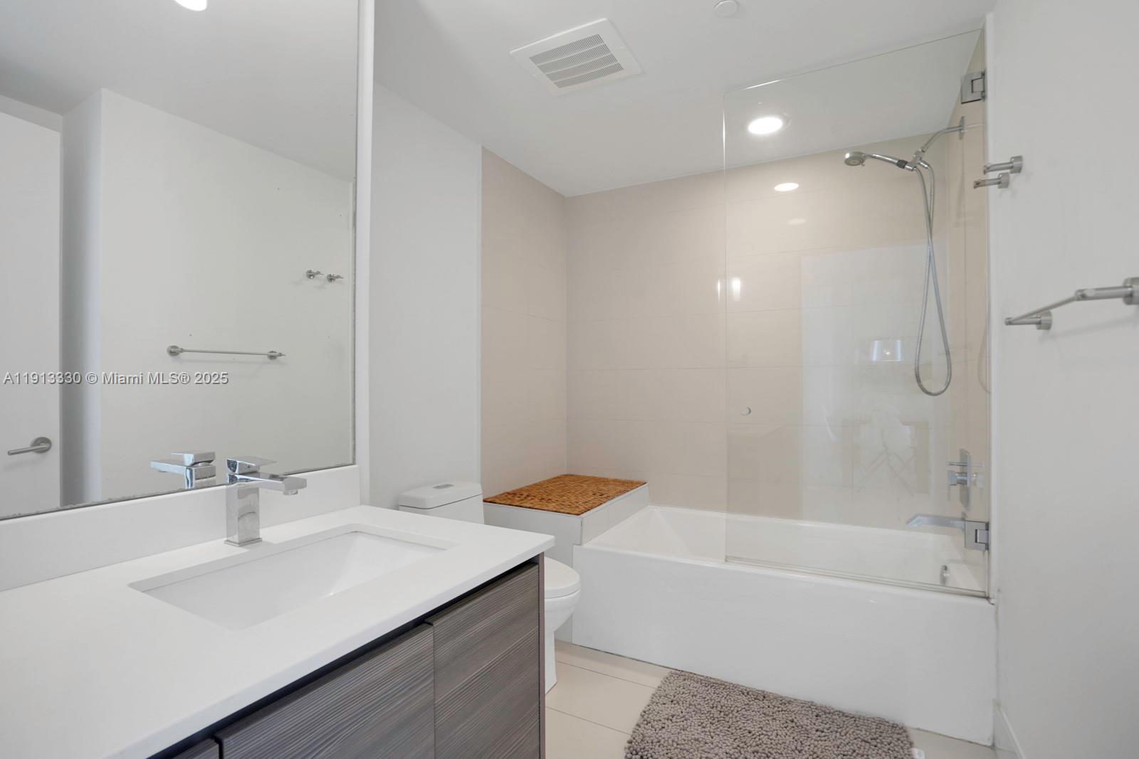 460 NE 28th St # 2806