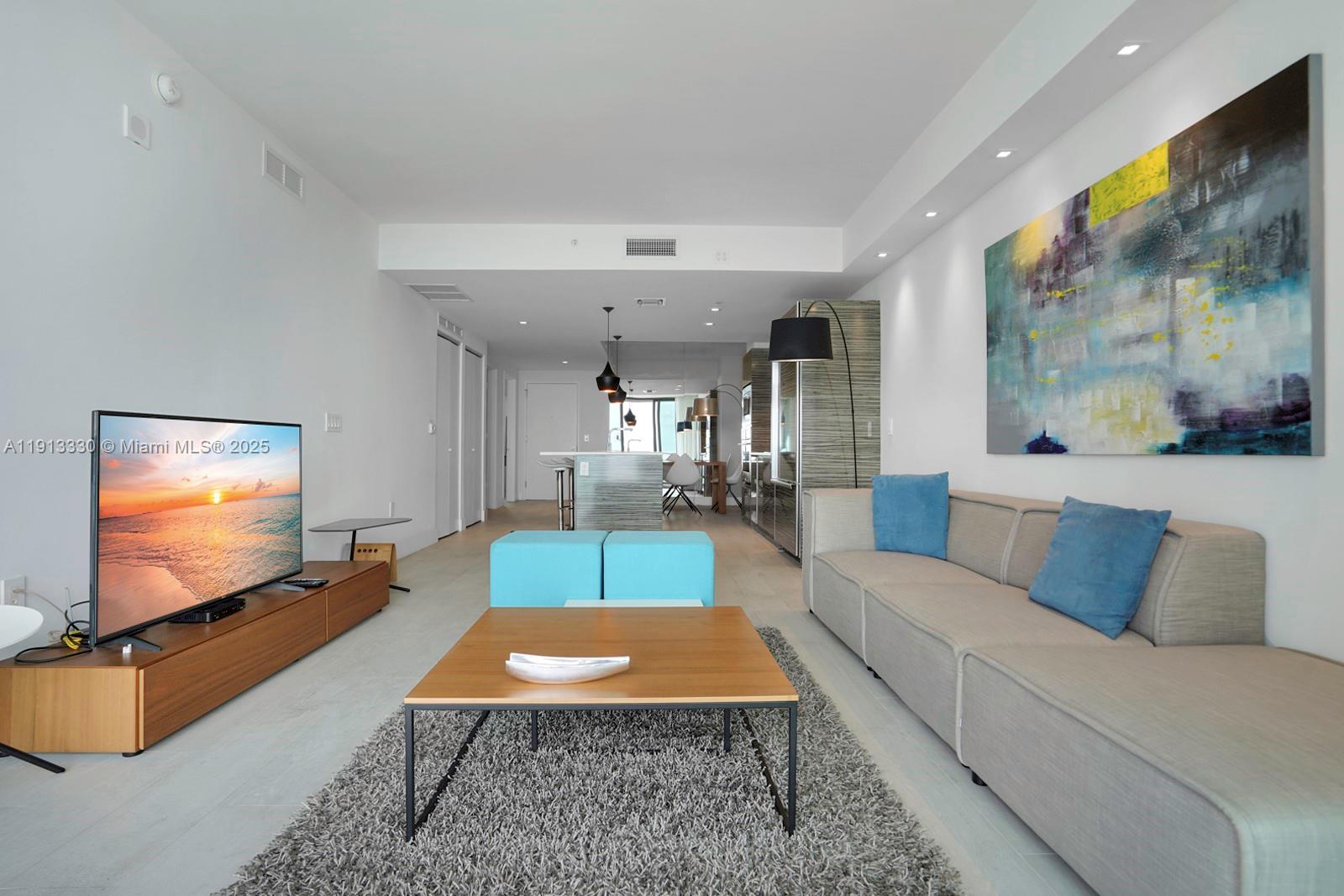 460 NE 28th St # 2806