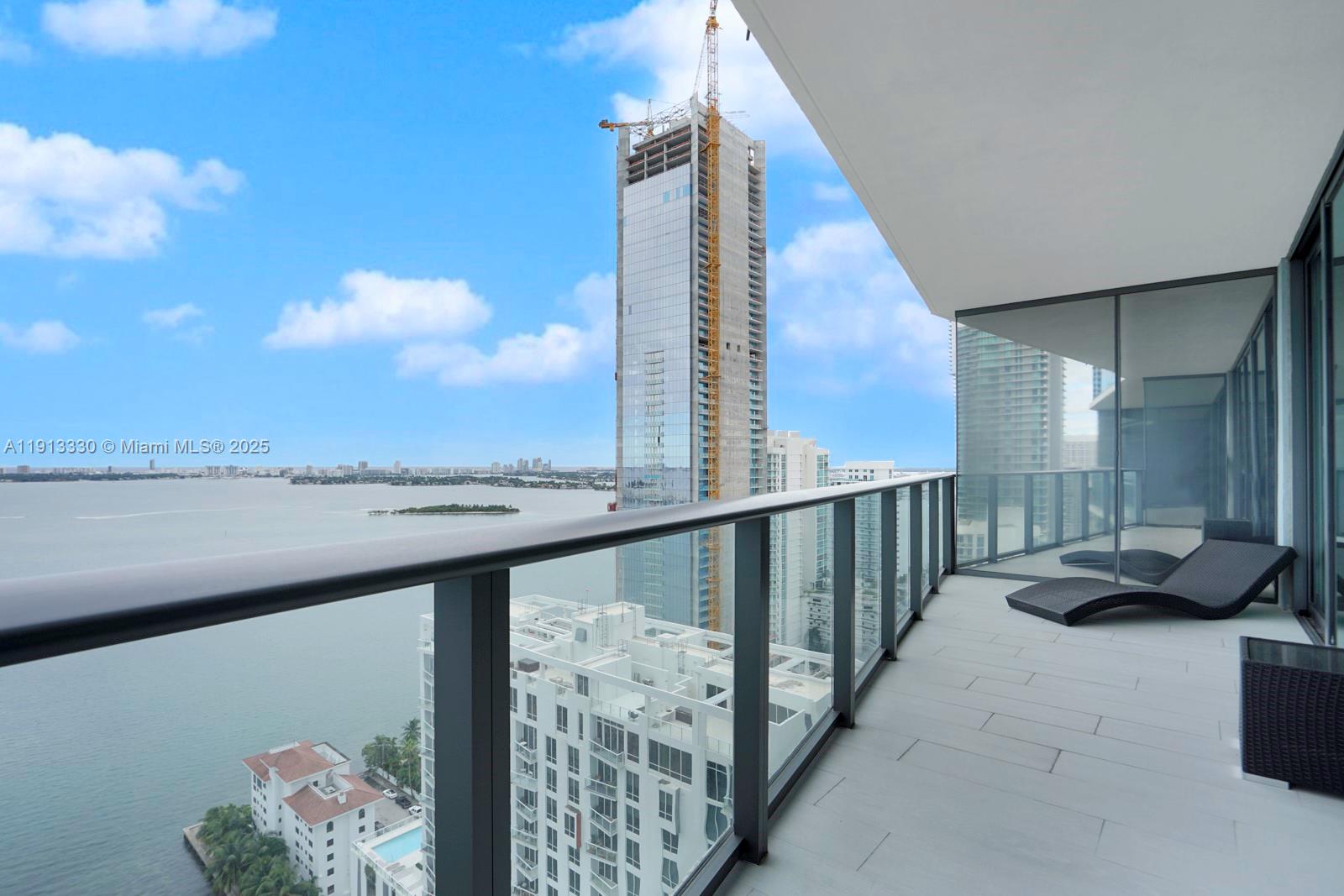 460 NE 28th St # 2806