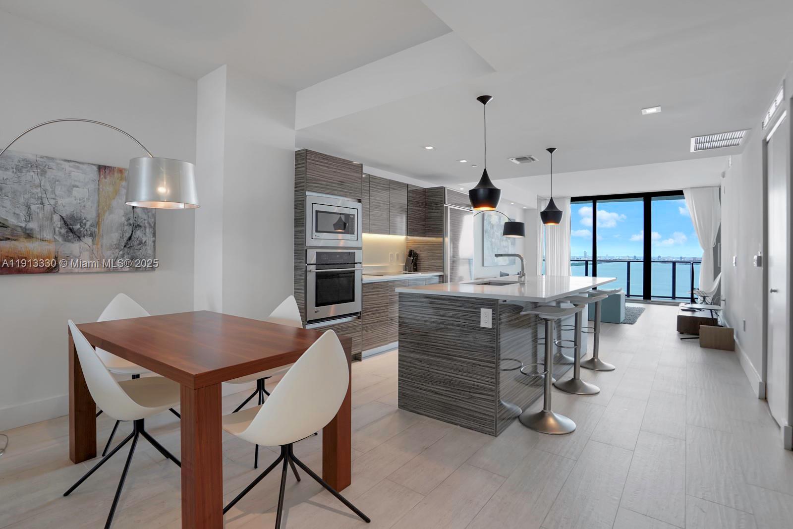 460 NE 28th St # 2806