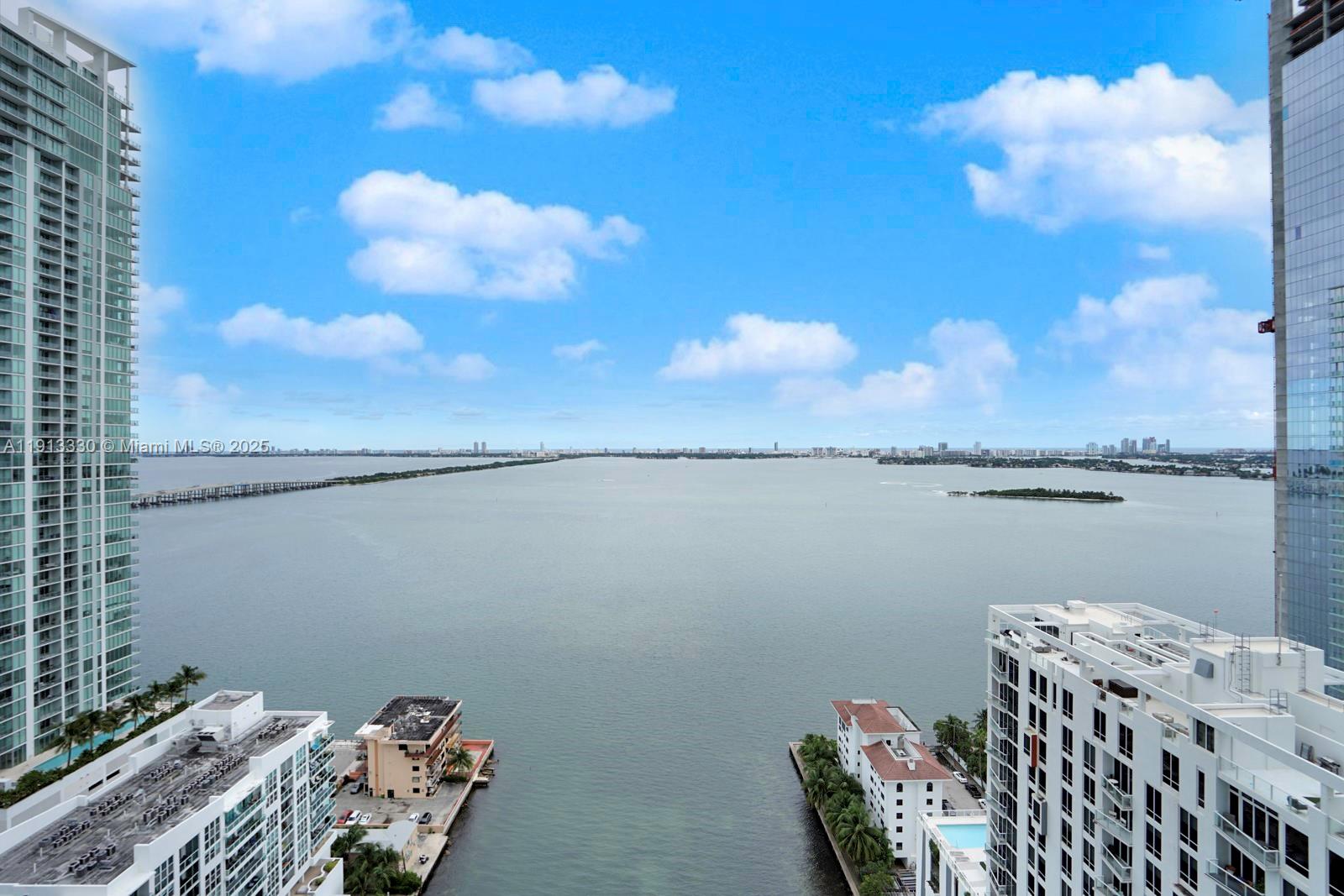 460 NE 28th St # 2806