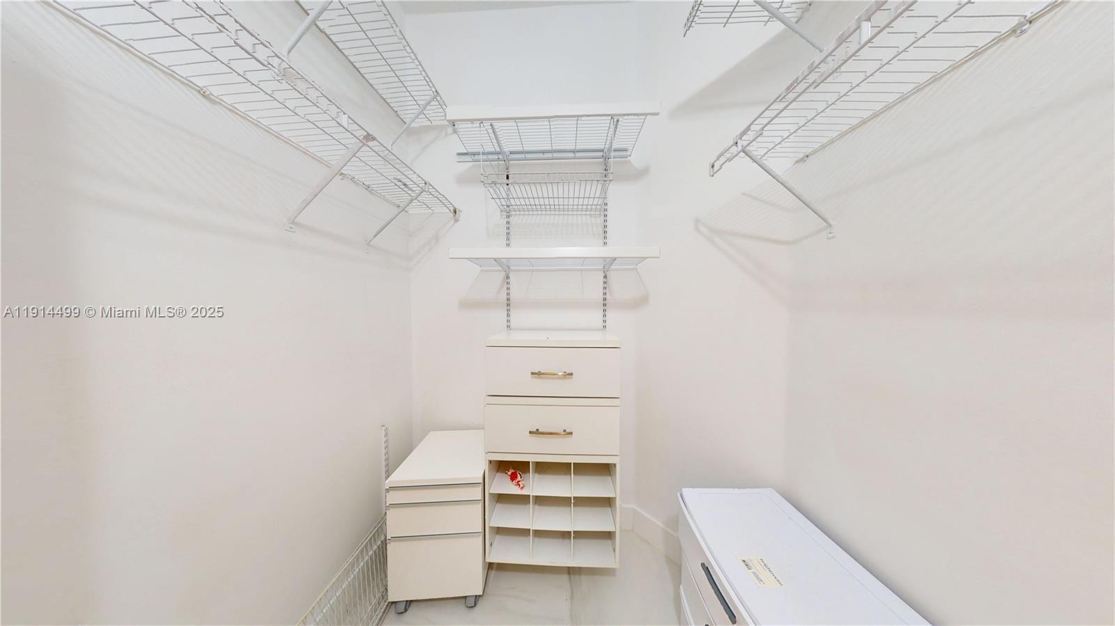 1946 Harbor View Cir