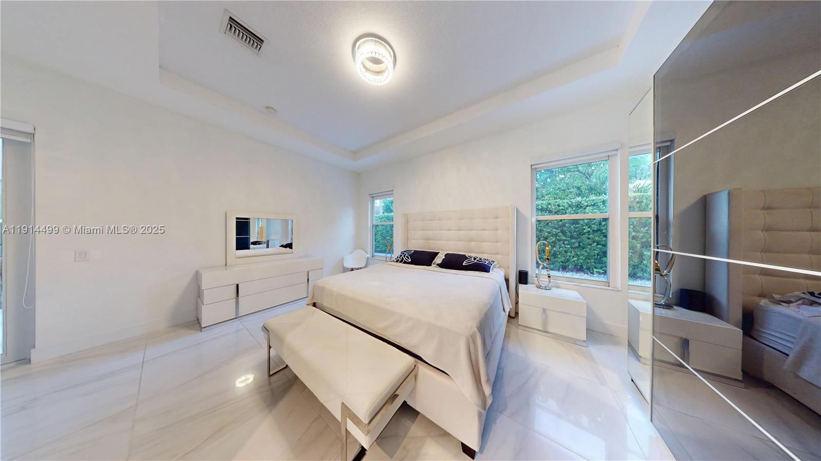 1946 Harbor View Cir