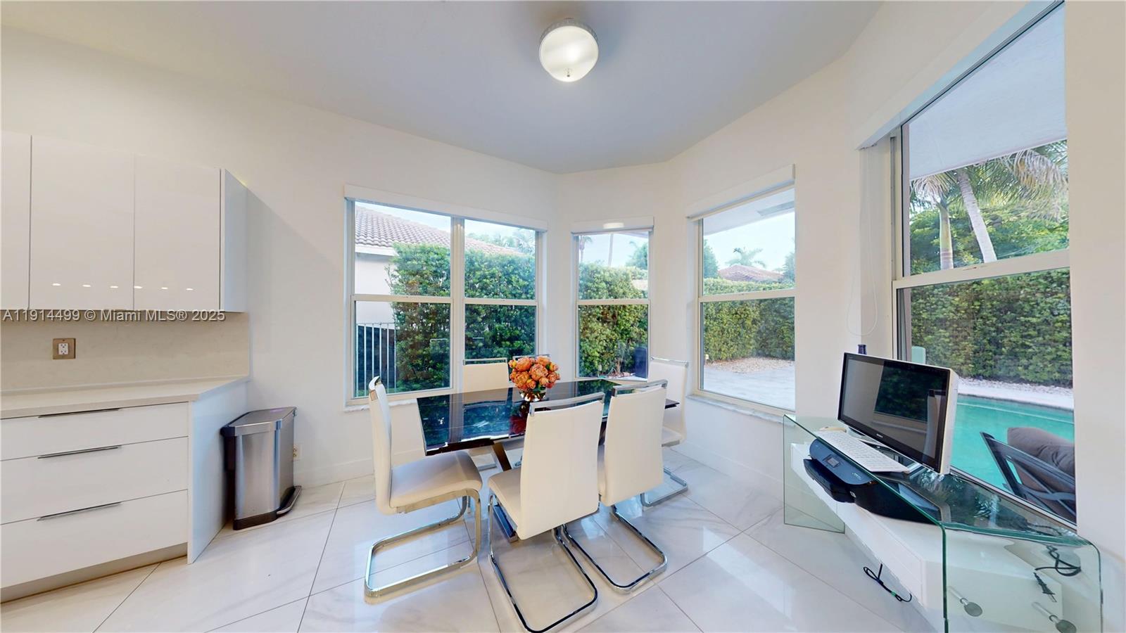 1946 Harbor View Cir