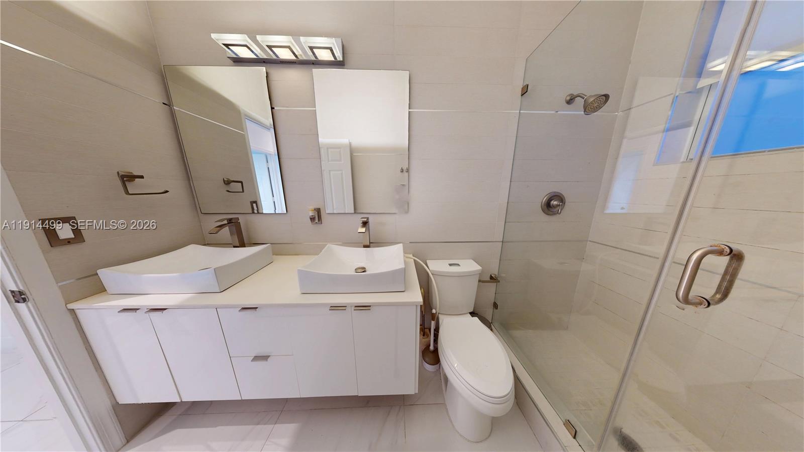 1946 Harbor View Cir