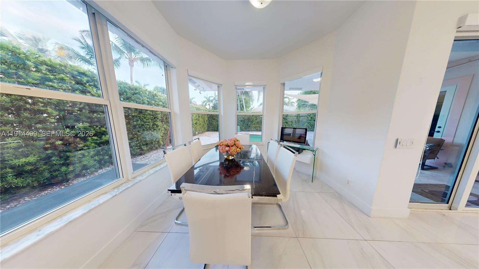 1946 Harbor View Cir