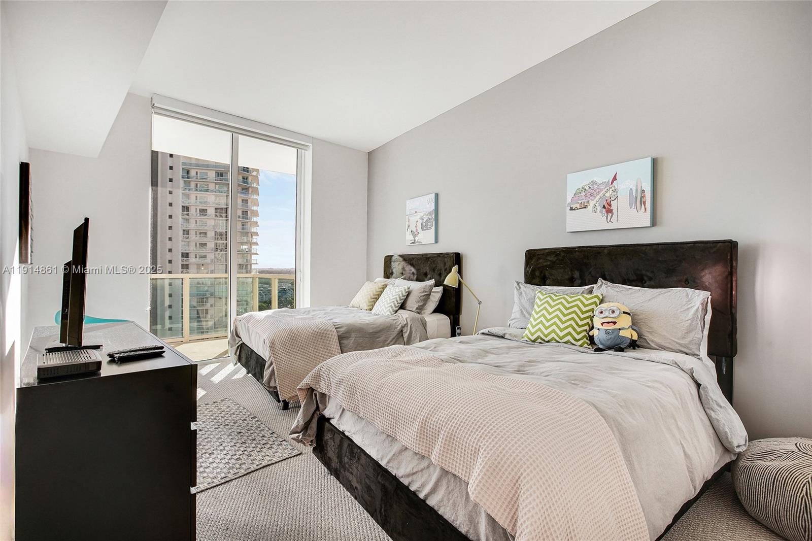 150 Sunny Isles Blvd # 1805 Unit: 1-1805