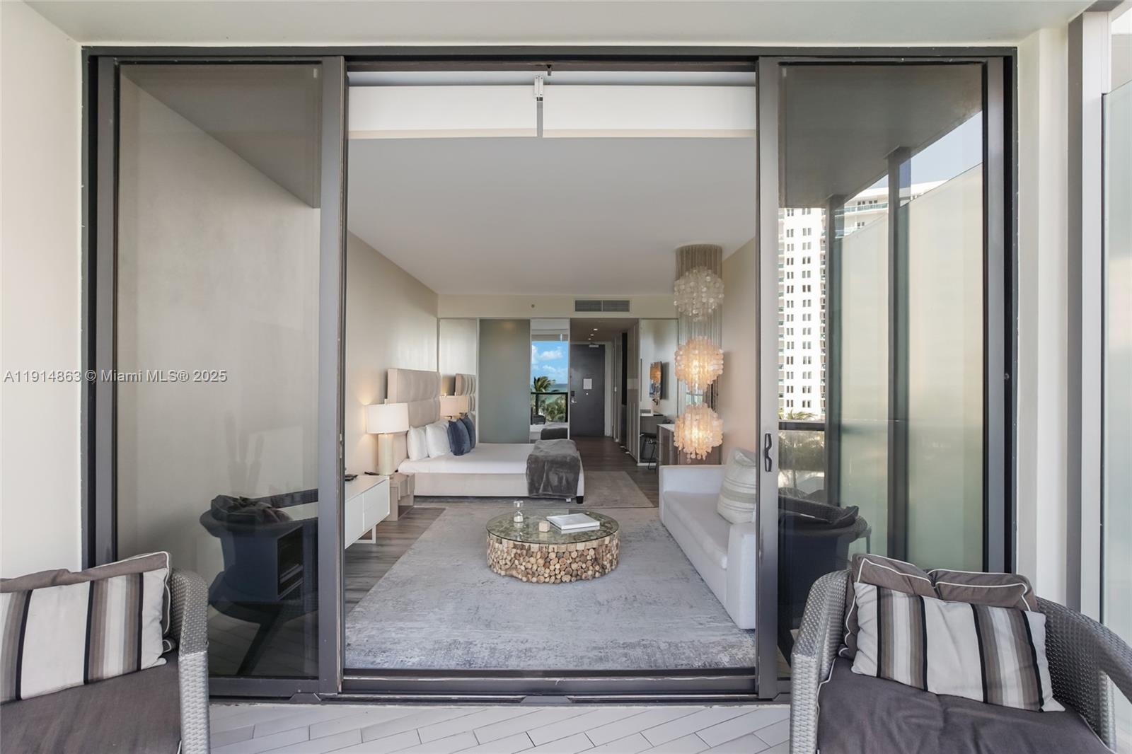 2201 Collins Ave # 523