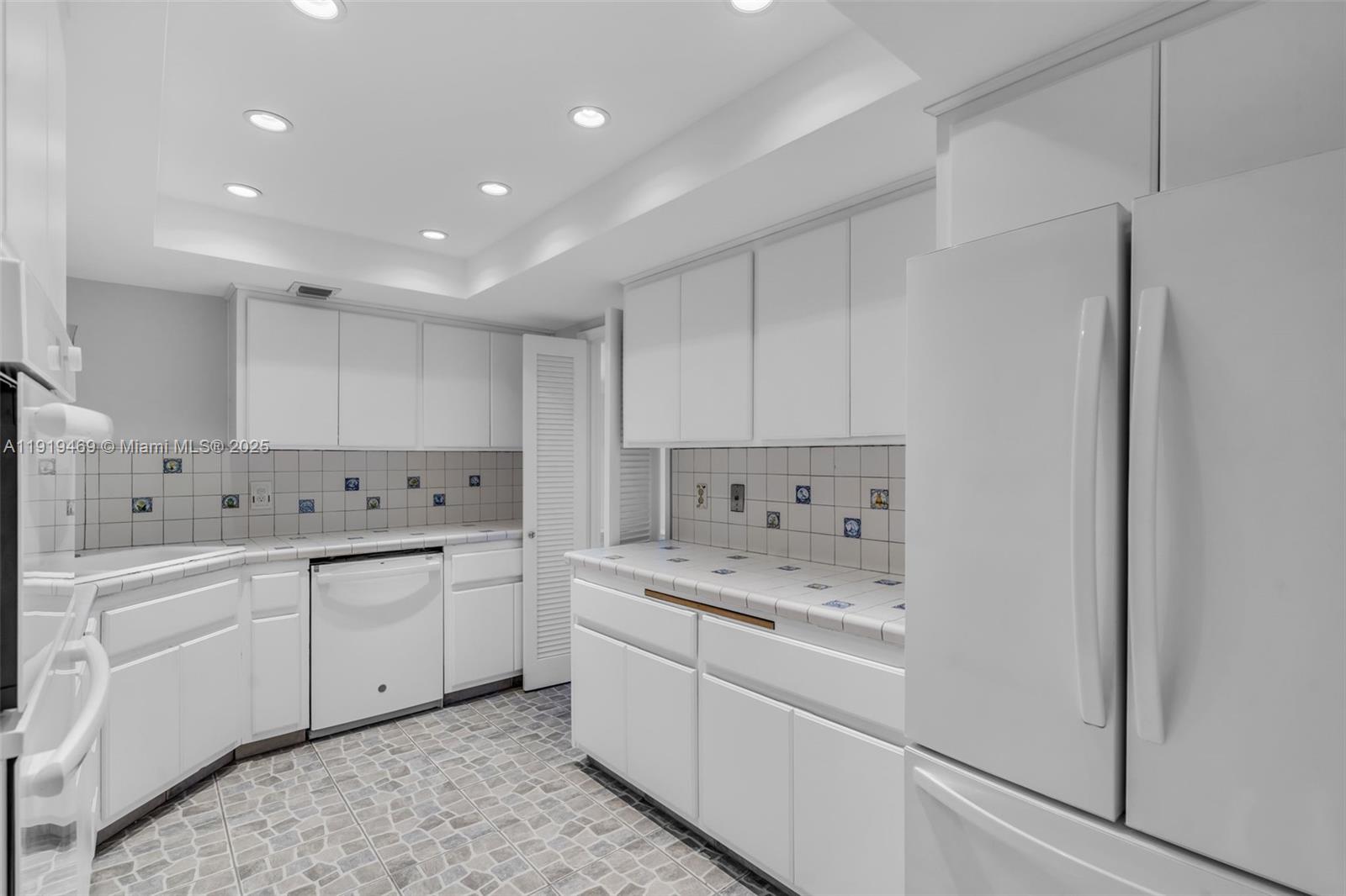 200 Ocean Lane Dr Unit: 407-GR09